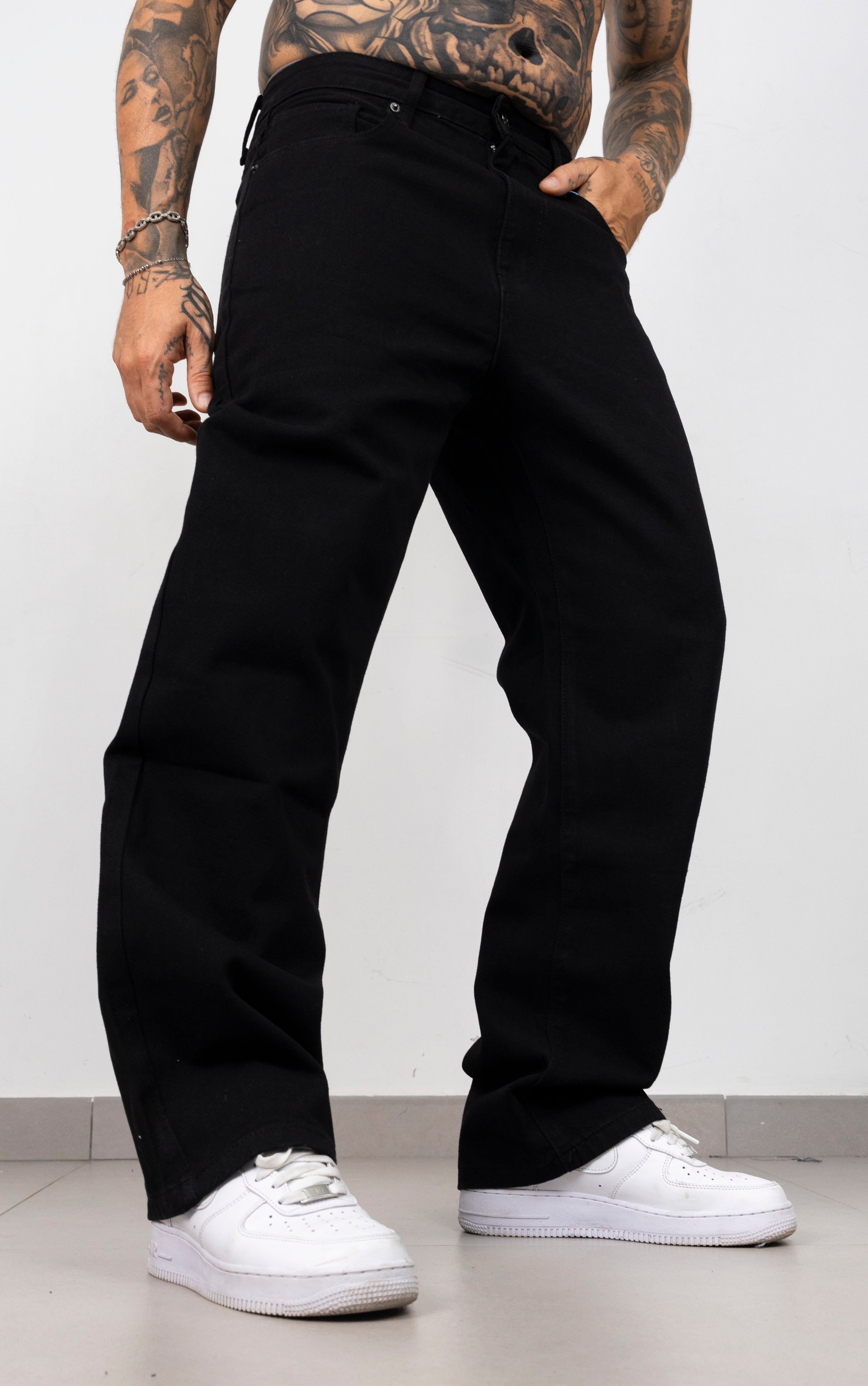 Baggy basic black