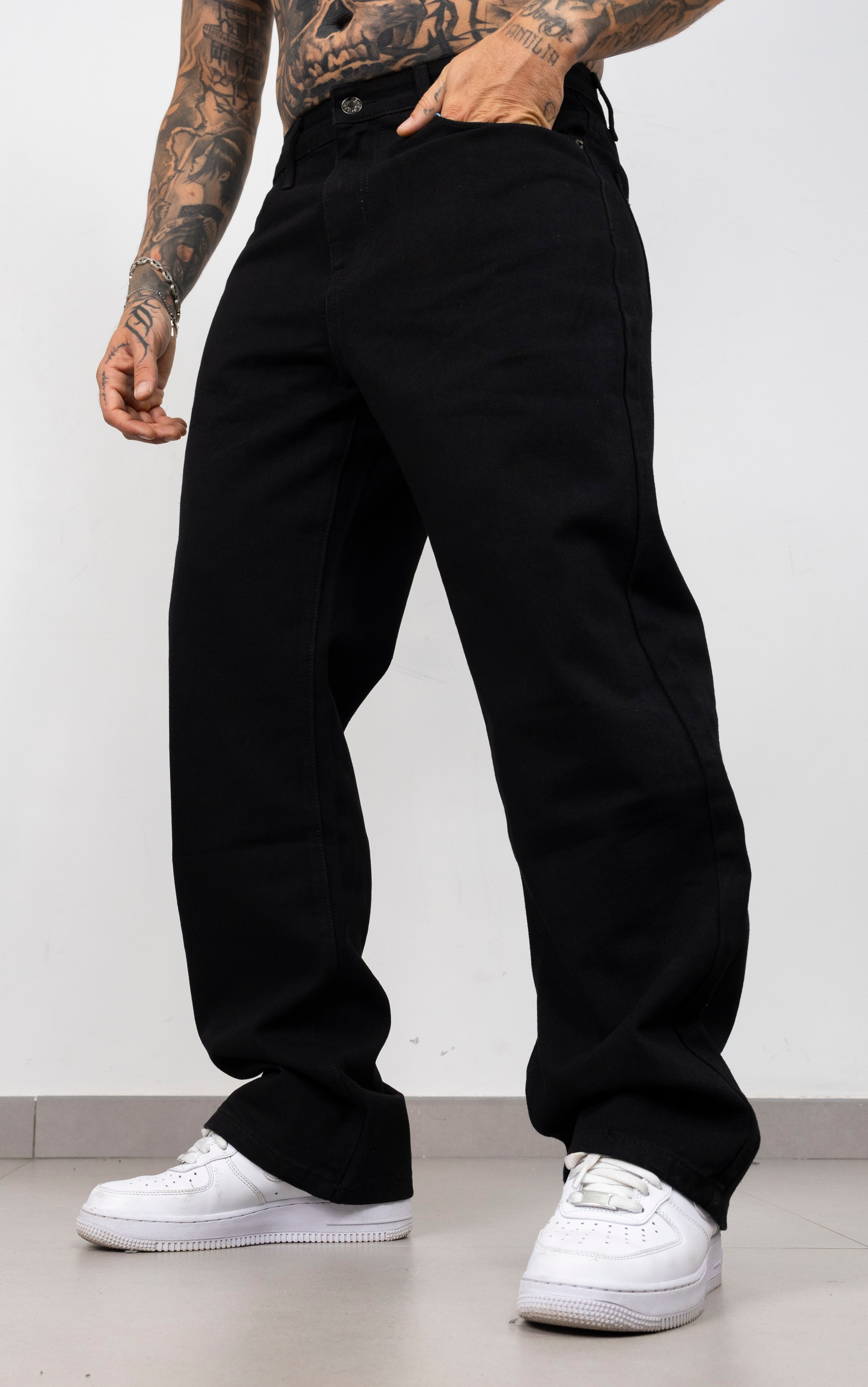 Baggy basic black