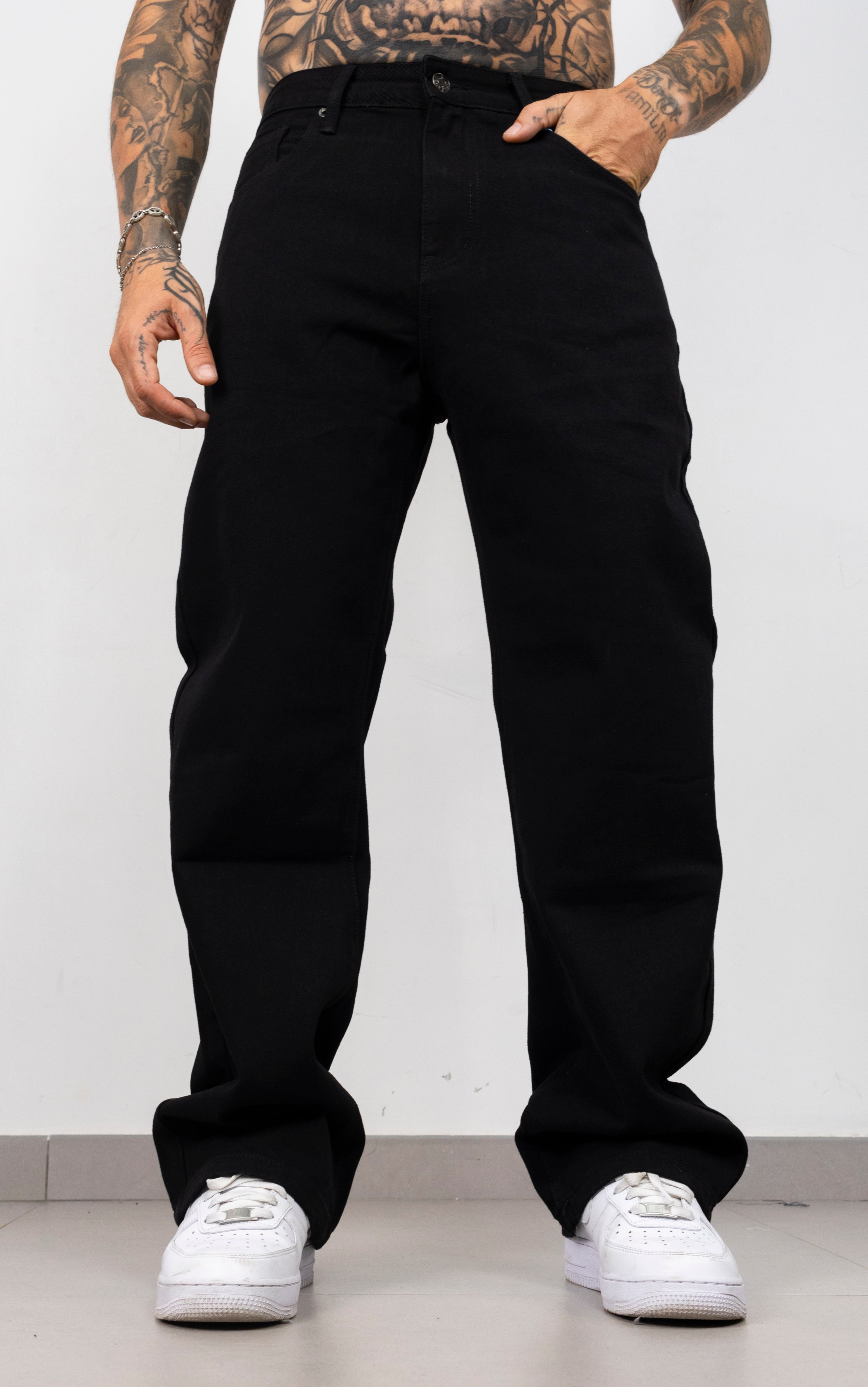 Baggy basic black
