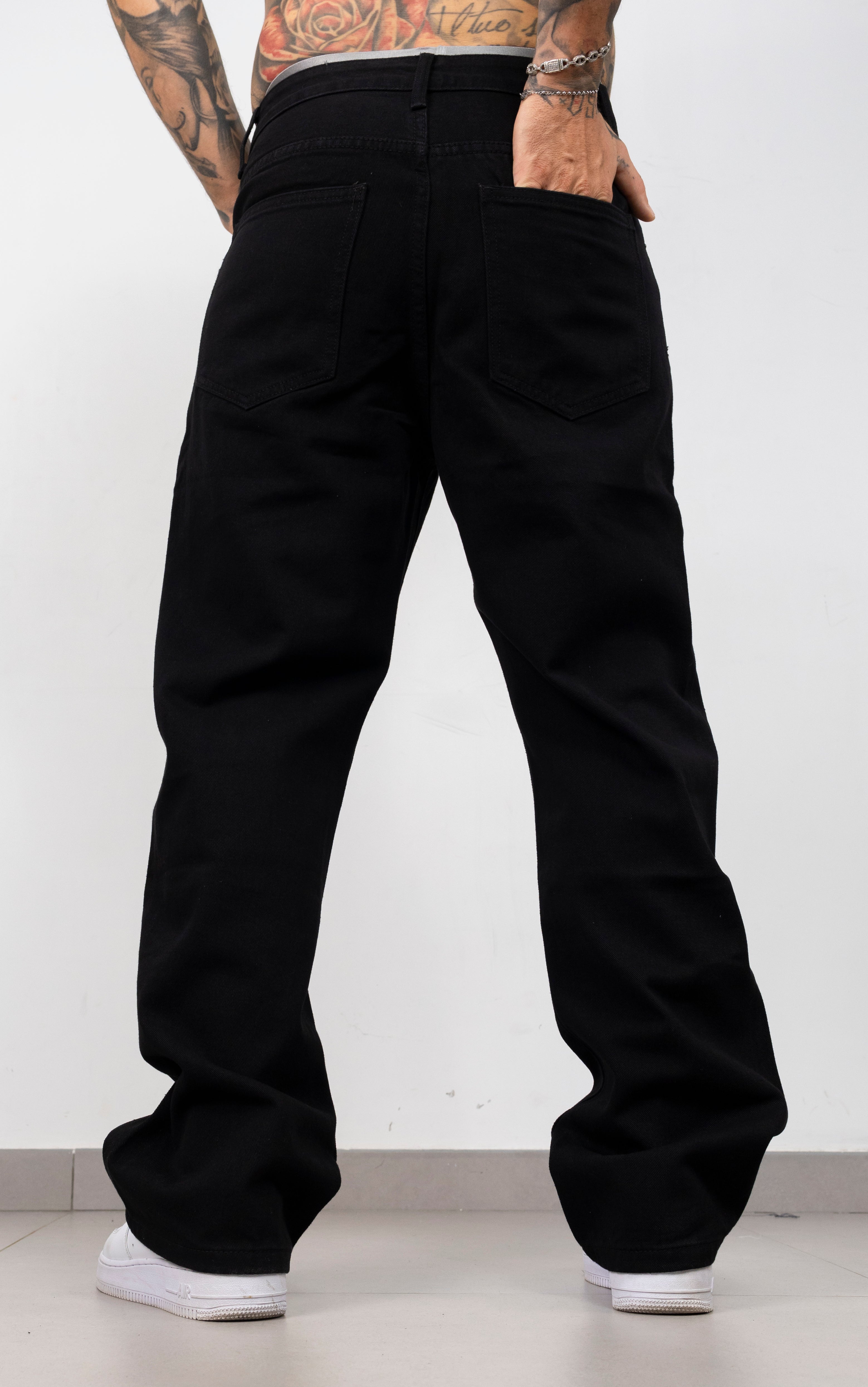 Baggy basic black