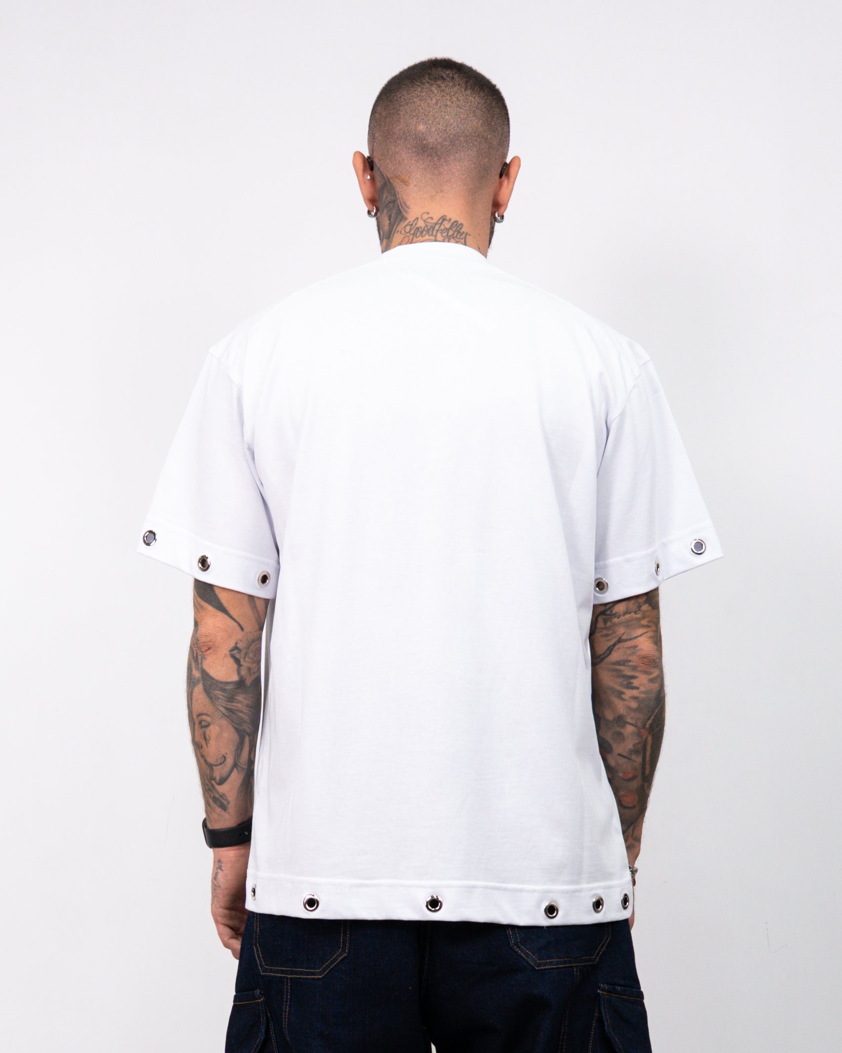 T-shirt croce occhielli