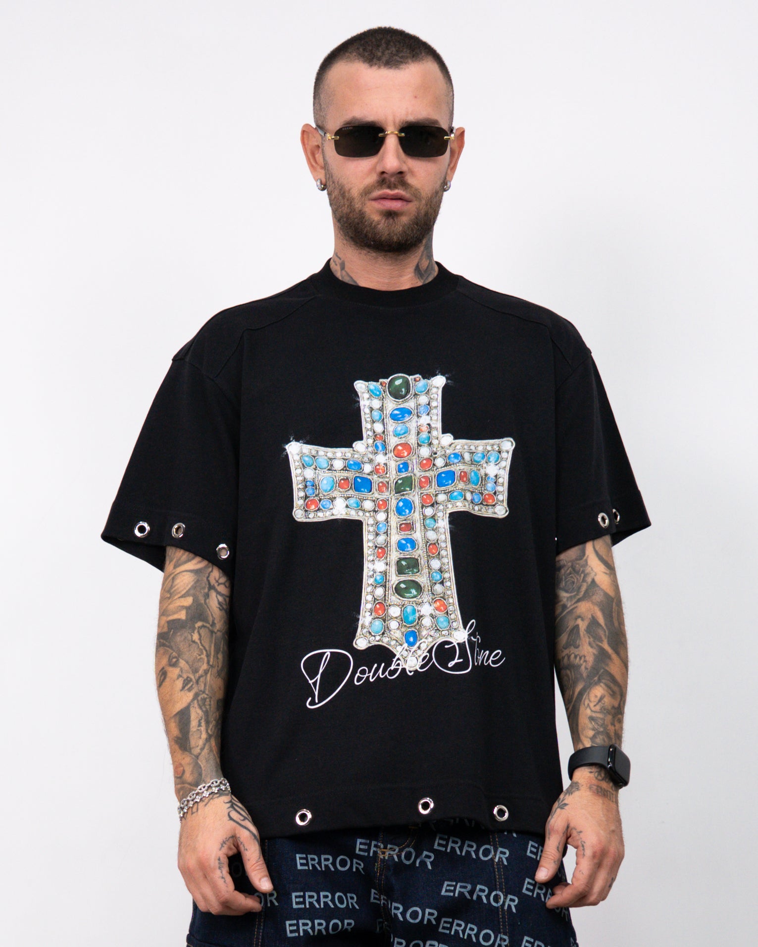 T-shirt croce occhielli