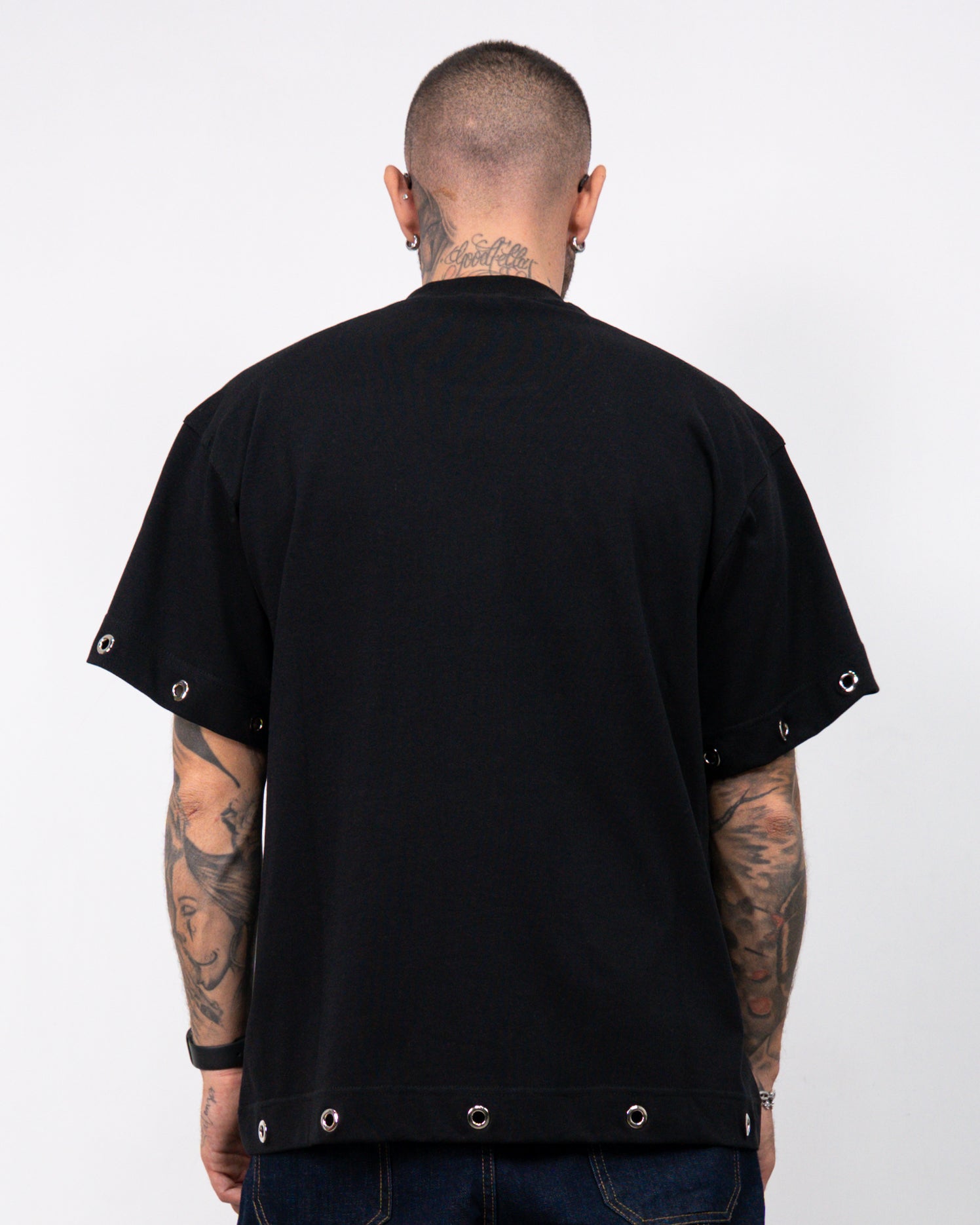 T-shirt croce occhielli