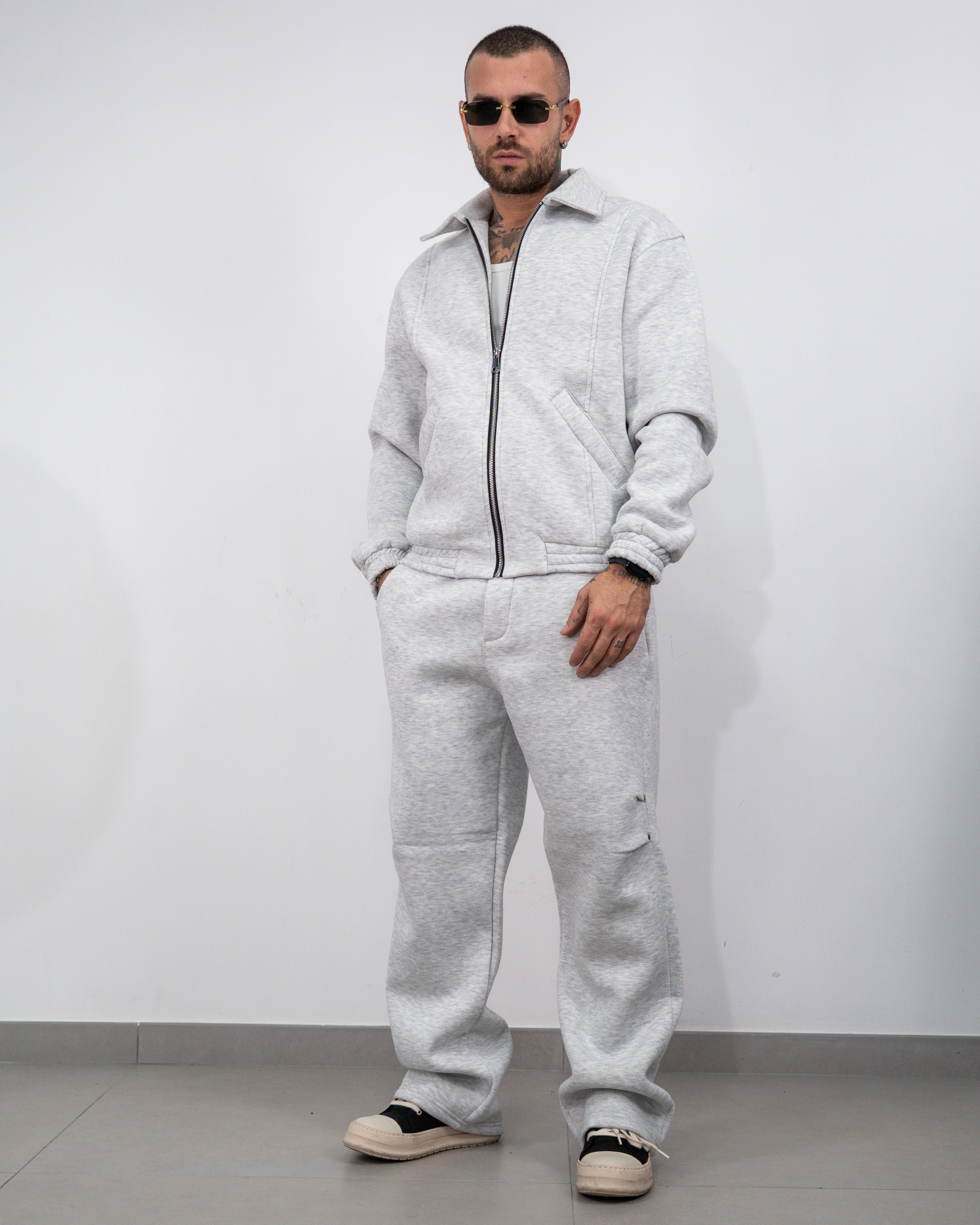 Tuta completa con colletto