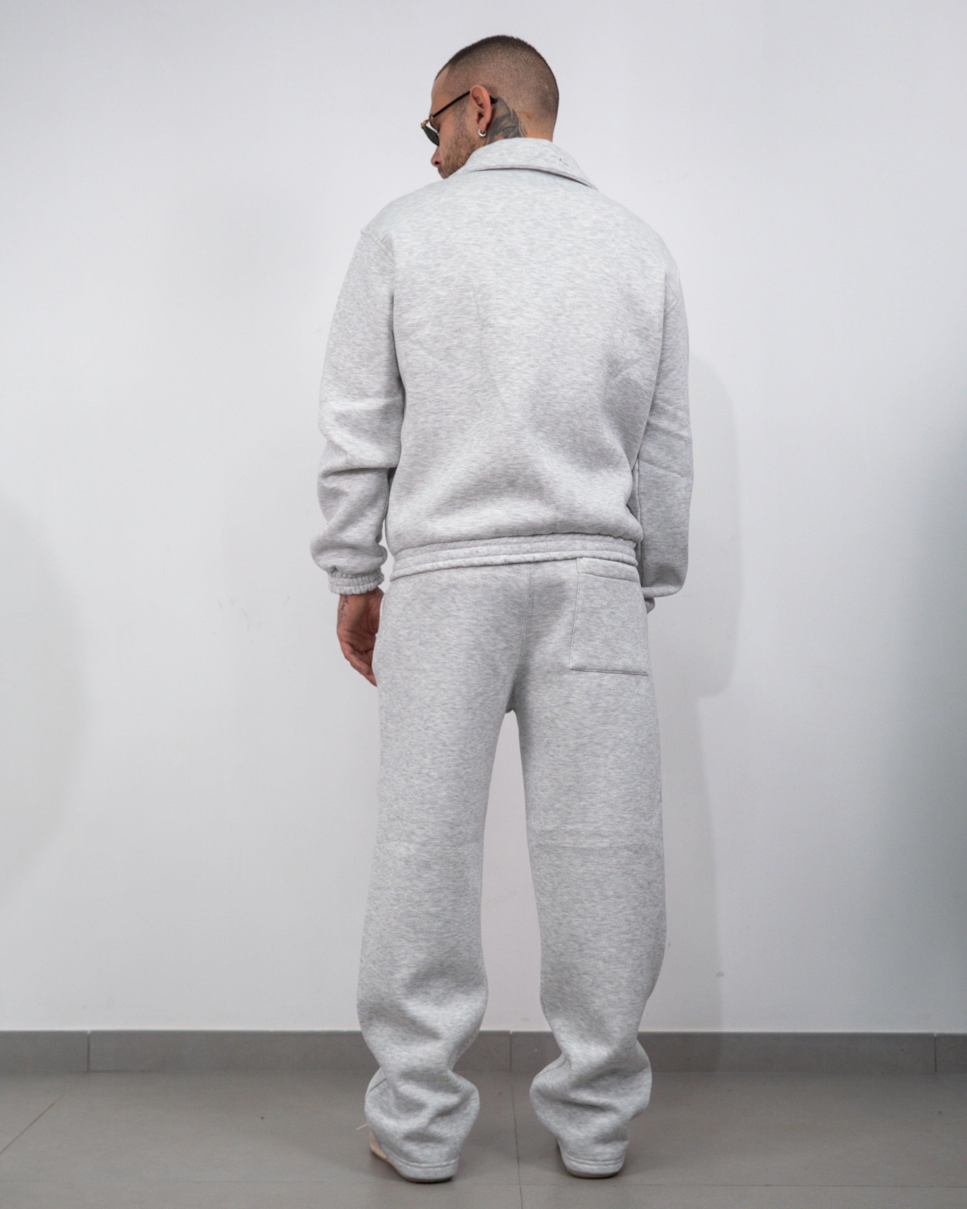 Tuta completa con colletto