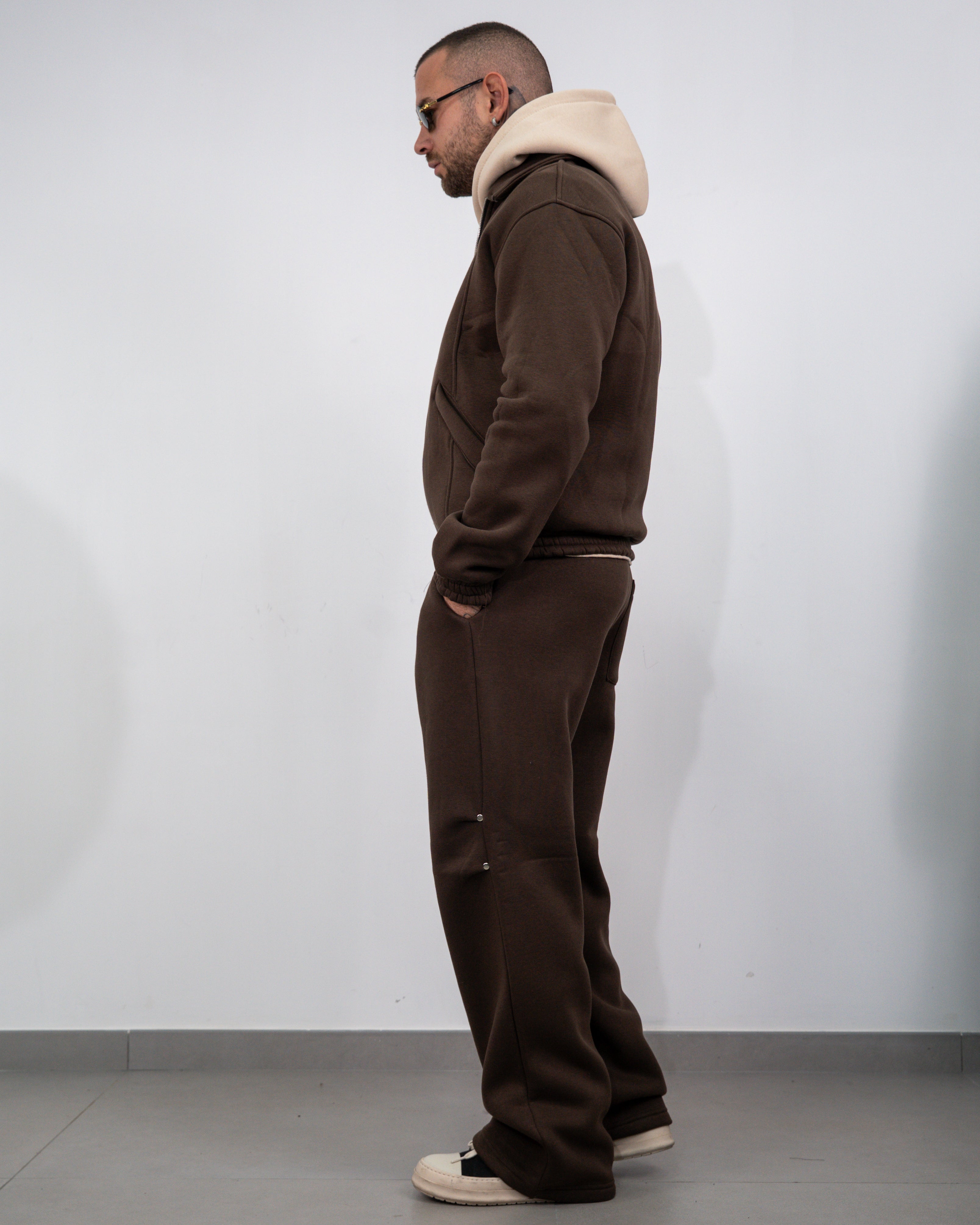 Tuta completa con colletto