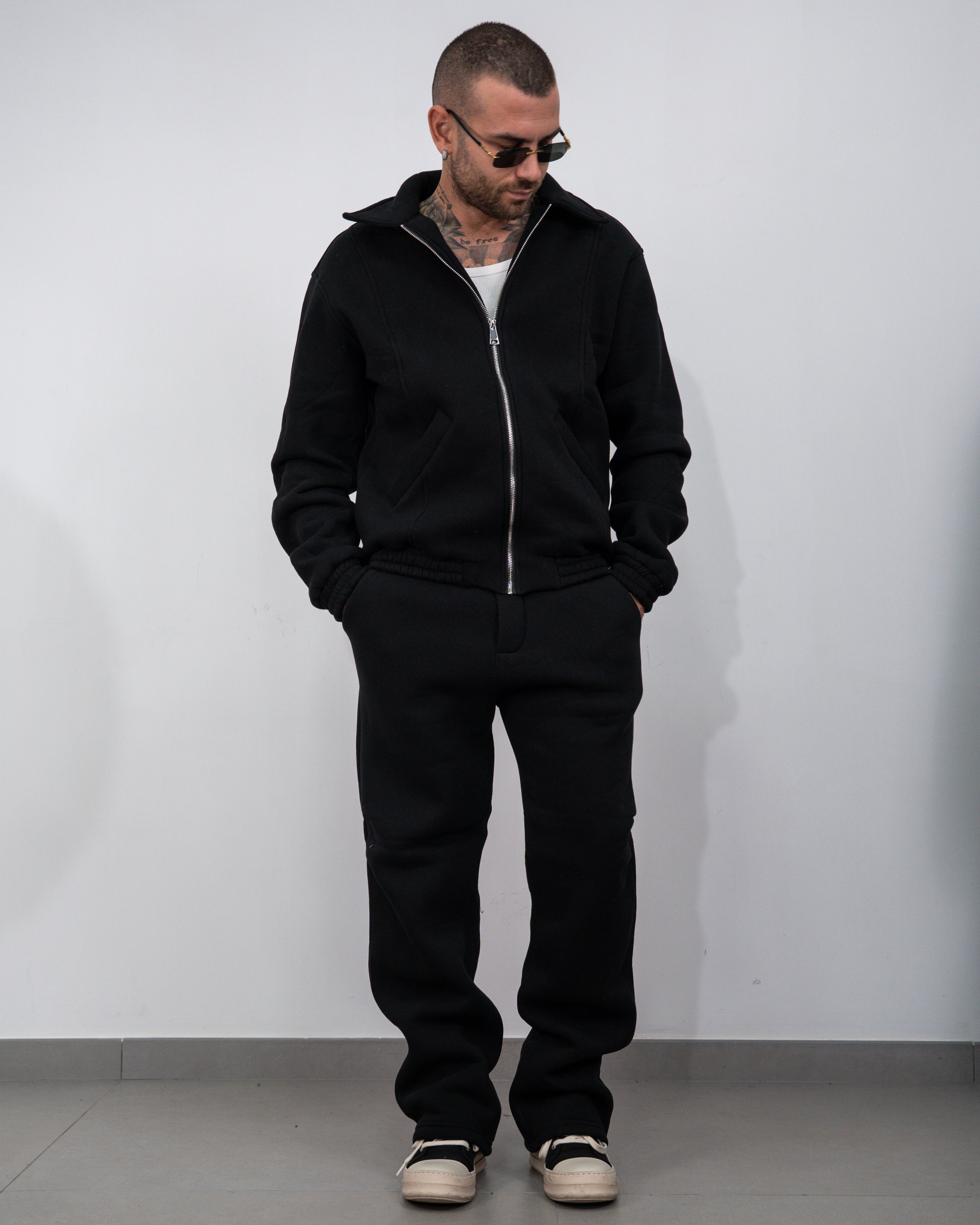 Tuta completa con colletto