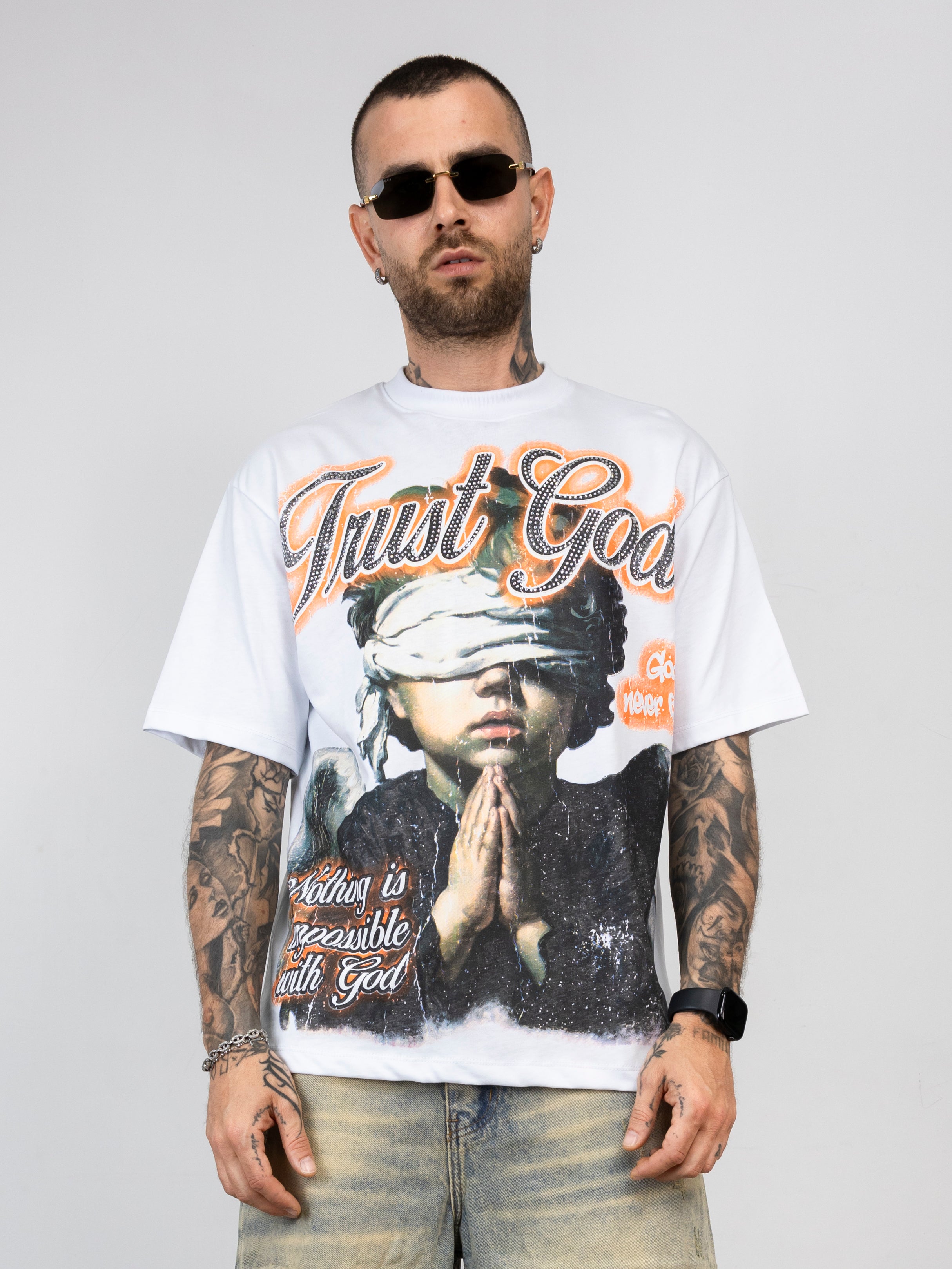 T-Shirt Uomo "Just God" con Strass