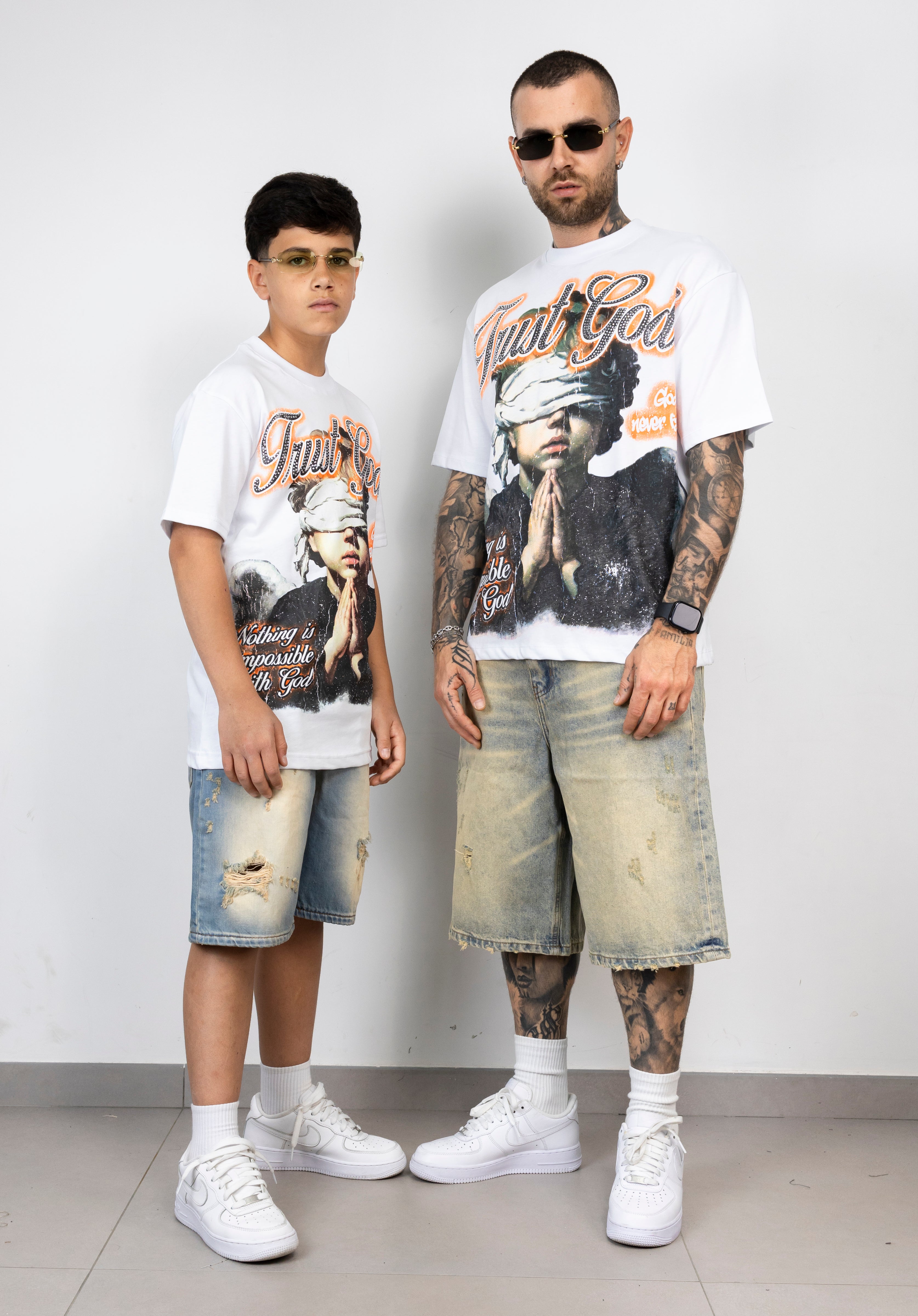 T-Shirt Junior "Just God" con Scritta Strass