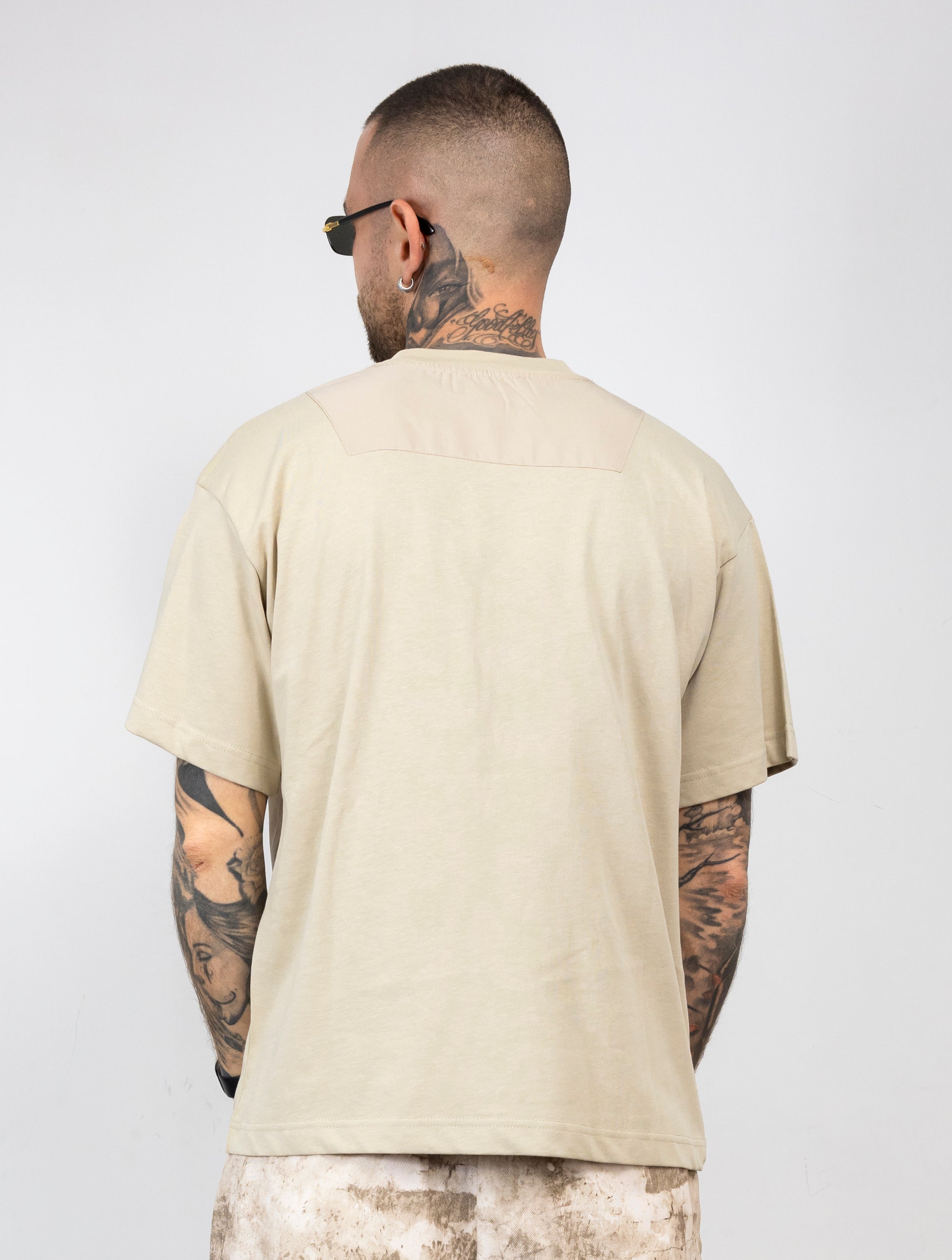 T-shirt tech panel
