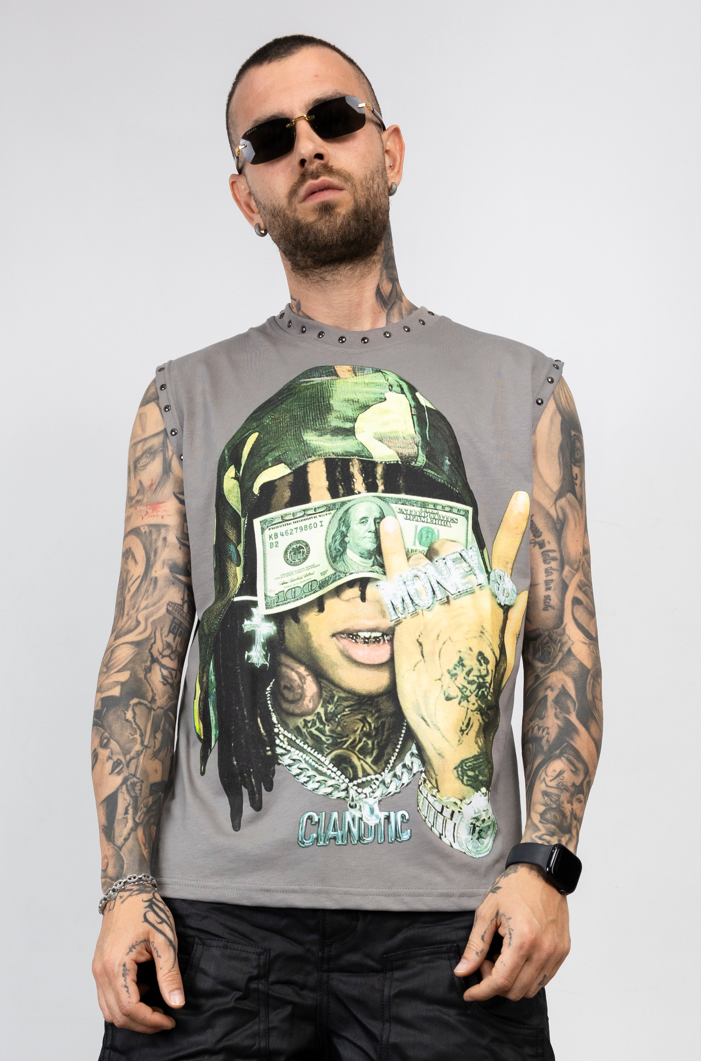 T-Shirt Smanicata Money Graphic con Borchie