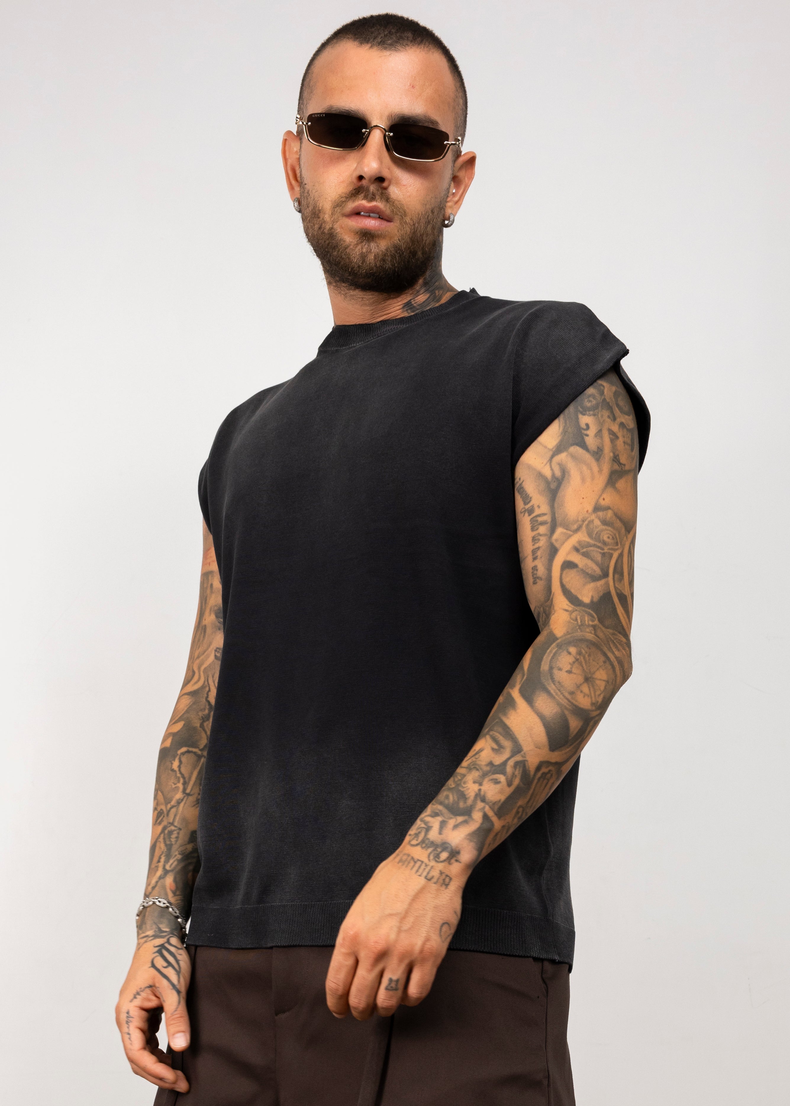Maglia smanicata in filo