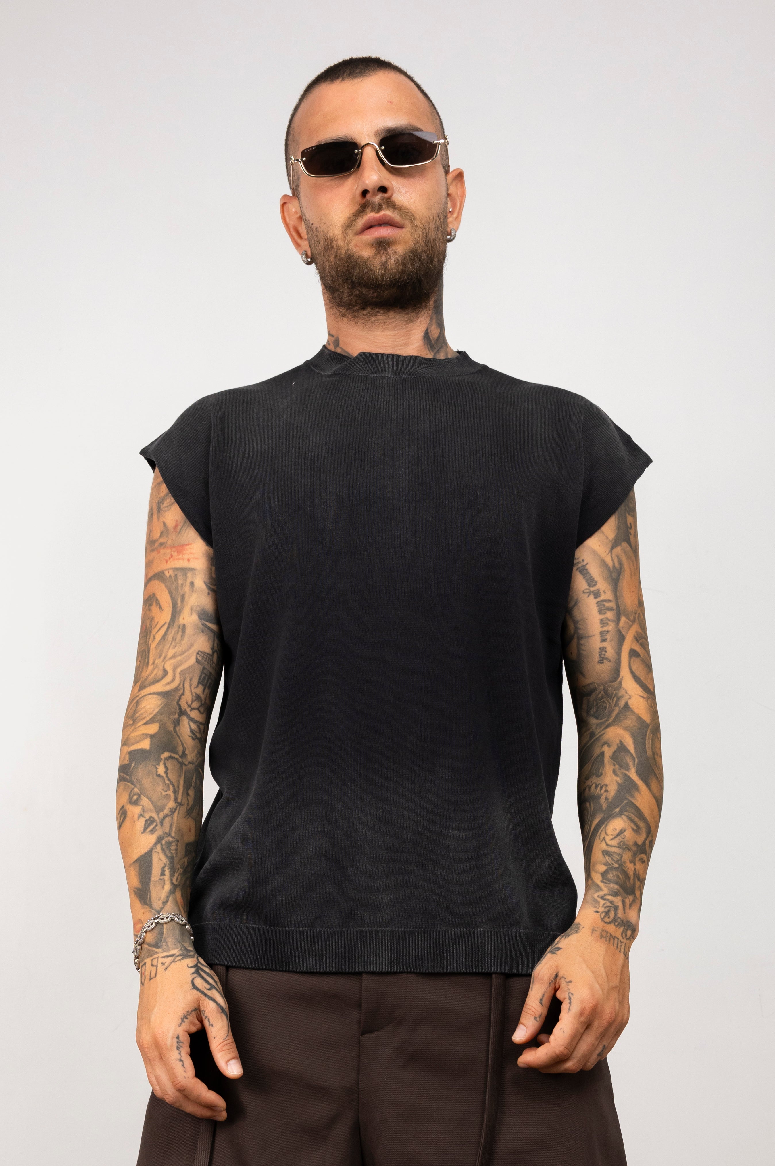 Maglia smanicata in filo