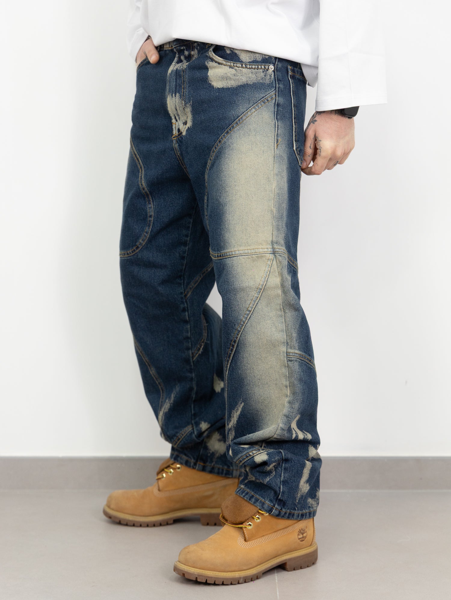 Baggy with-cuts