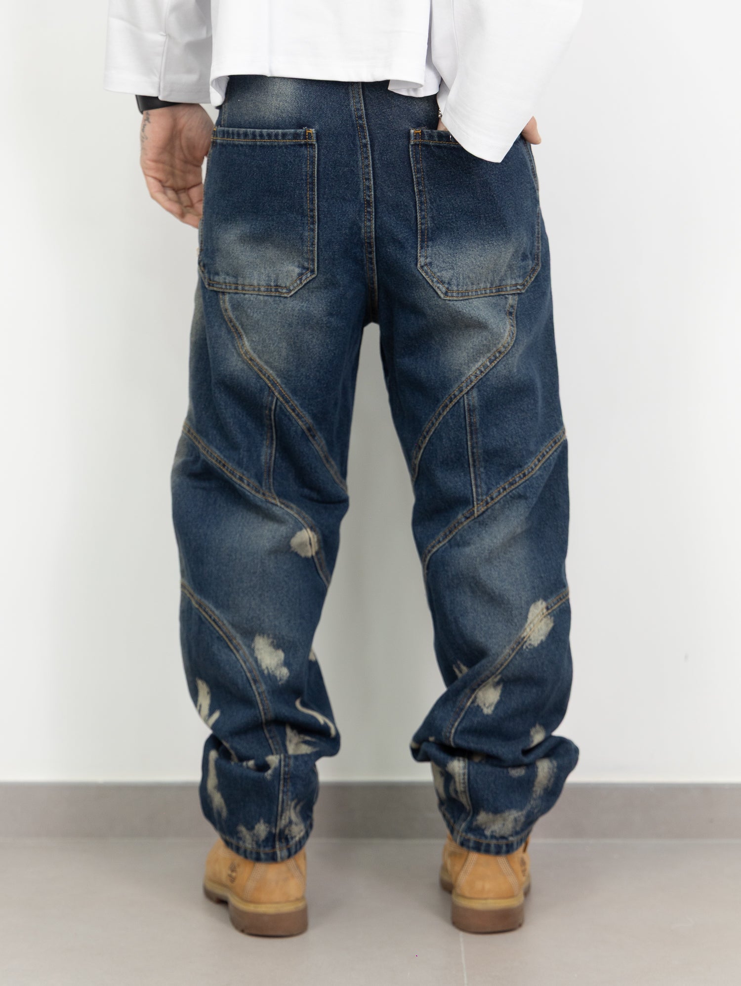 Baggy with-cuts