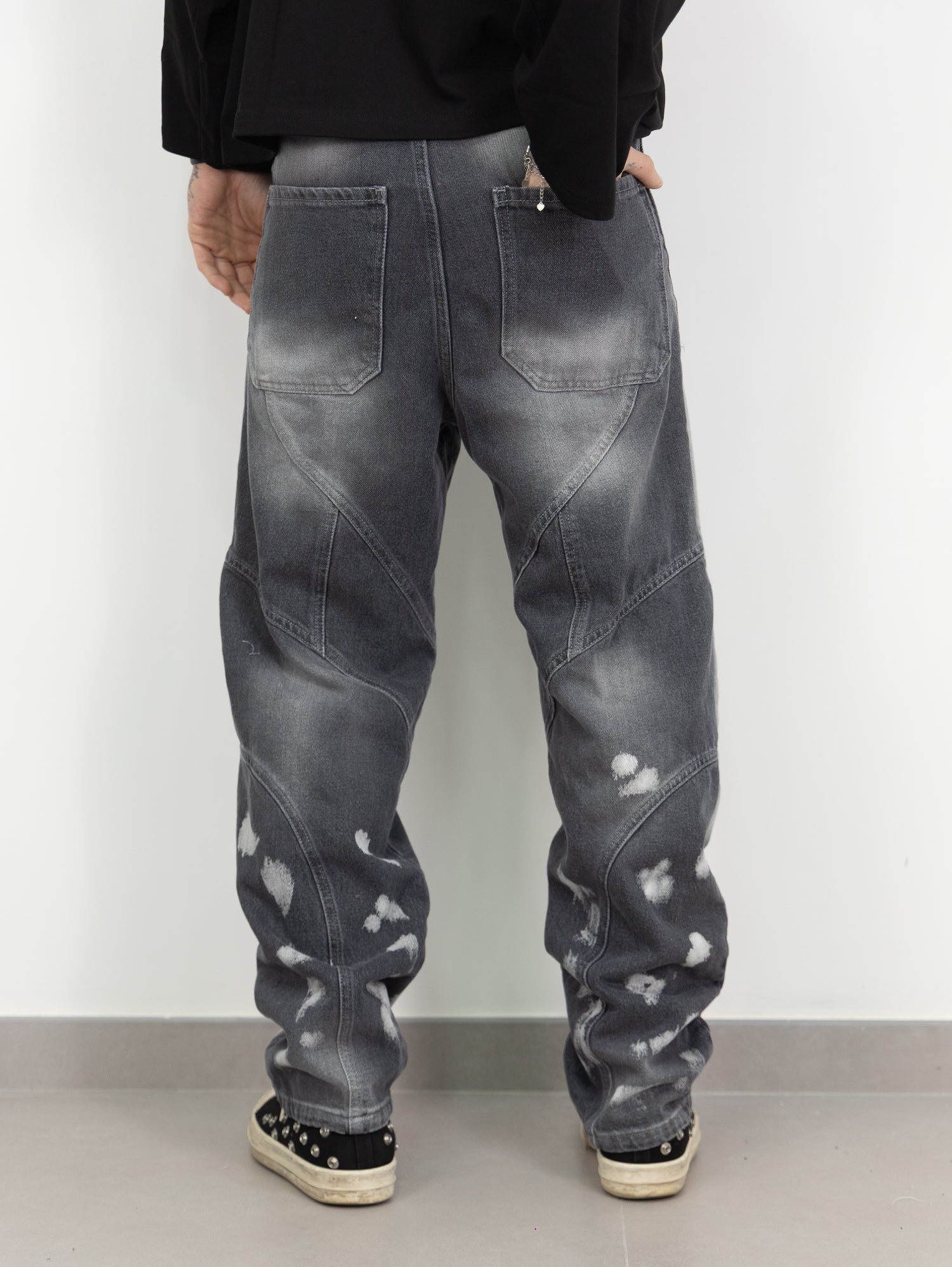 Baggy with-cuts