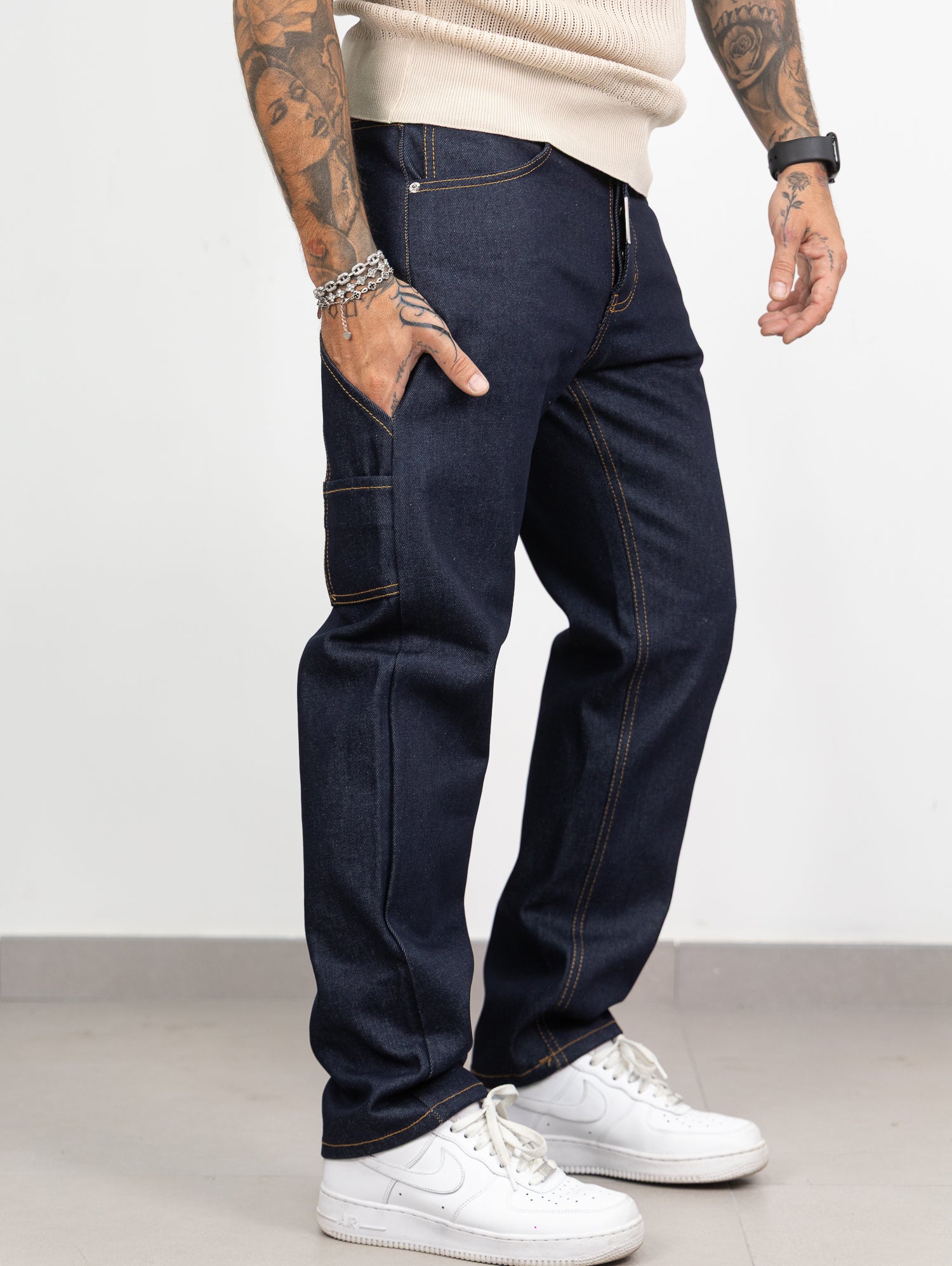 Straight fit carpenter
