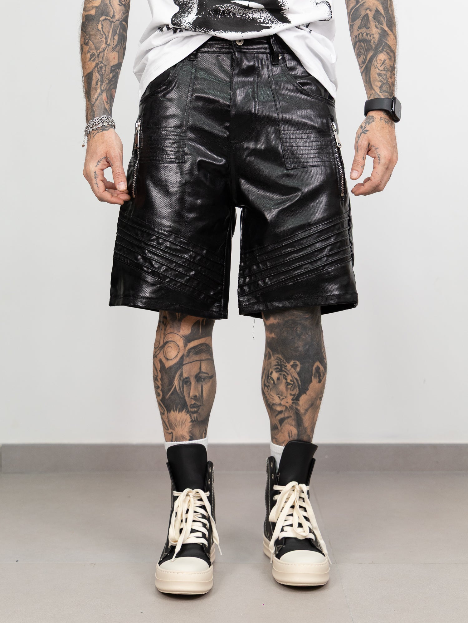 Short biker spalmato