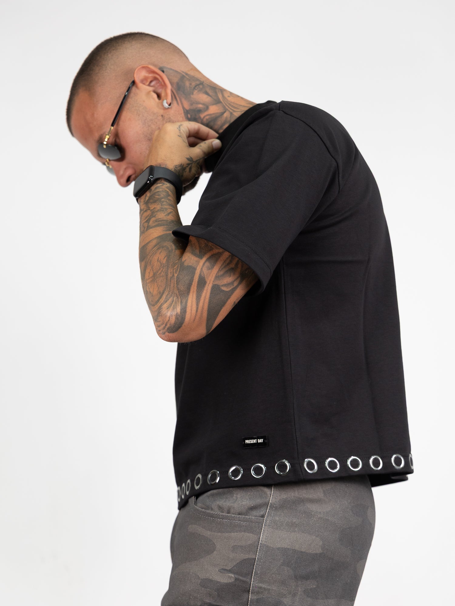 T-shirt borchie solo fondo