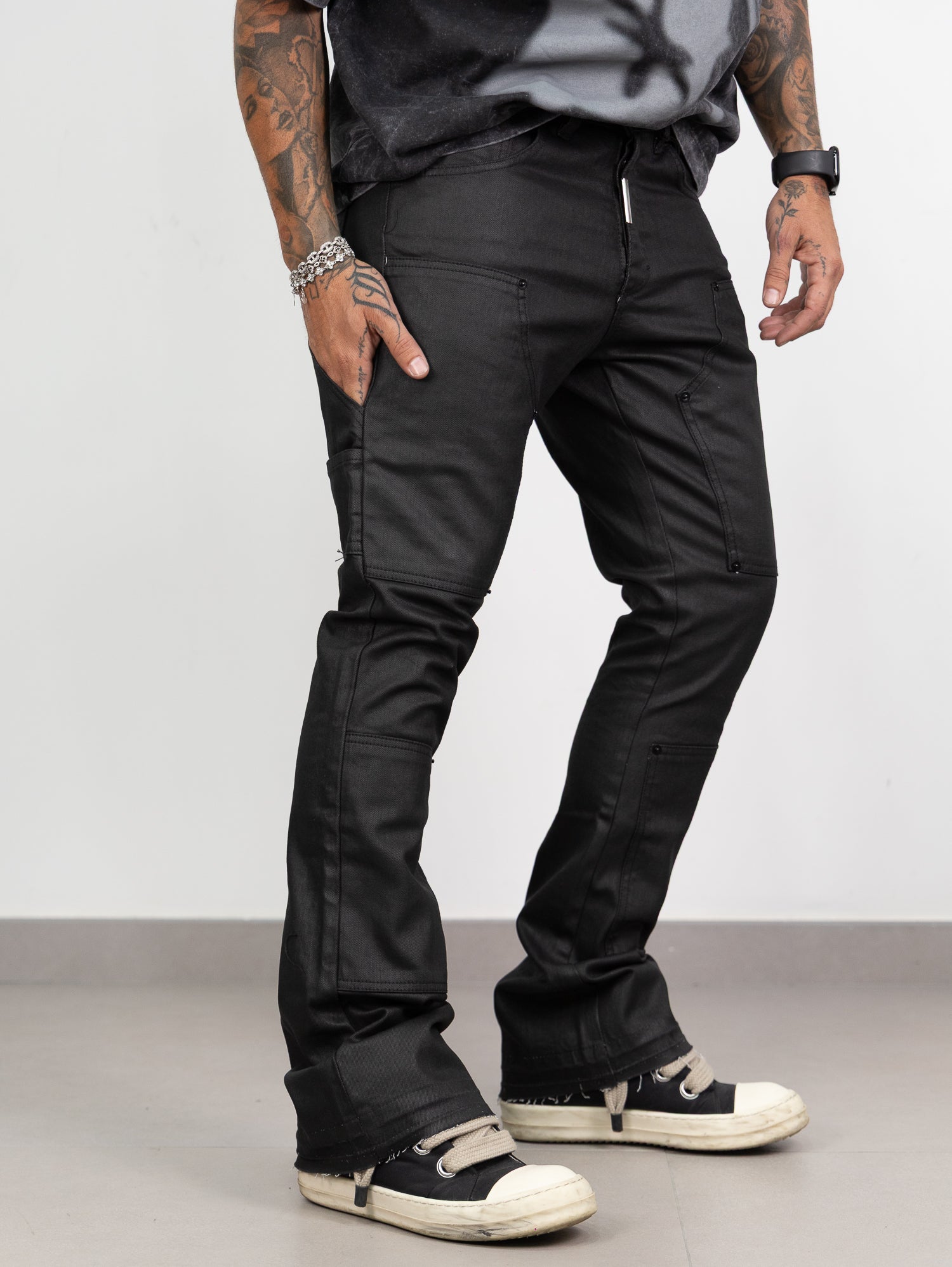 Flare carpenter spalmato black