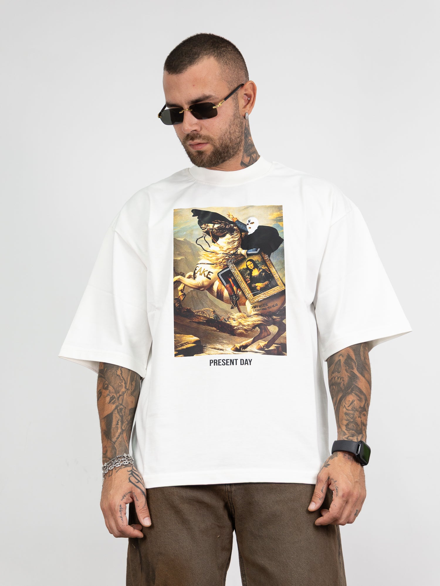 T-shirt present st