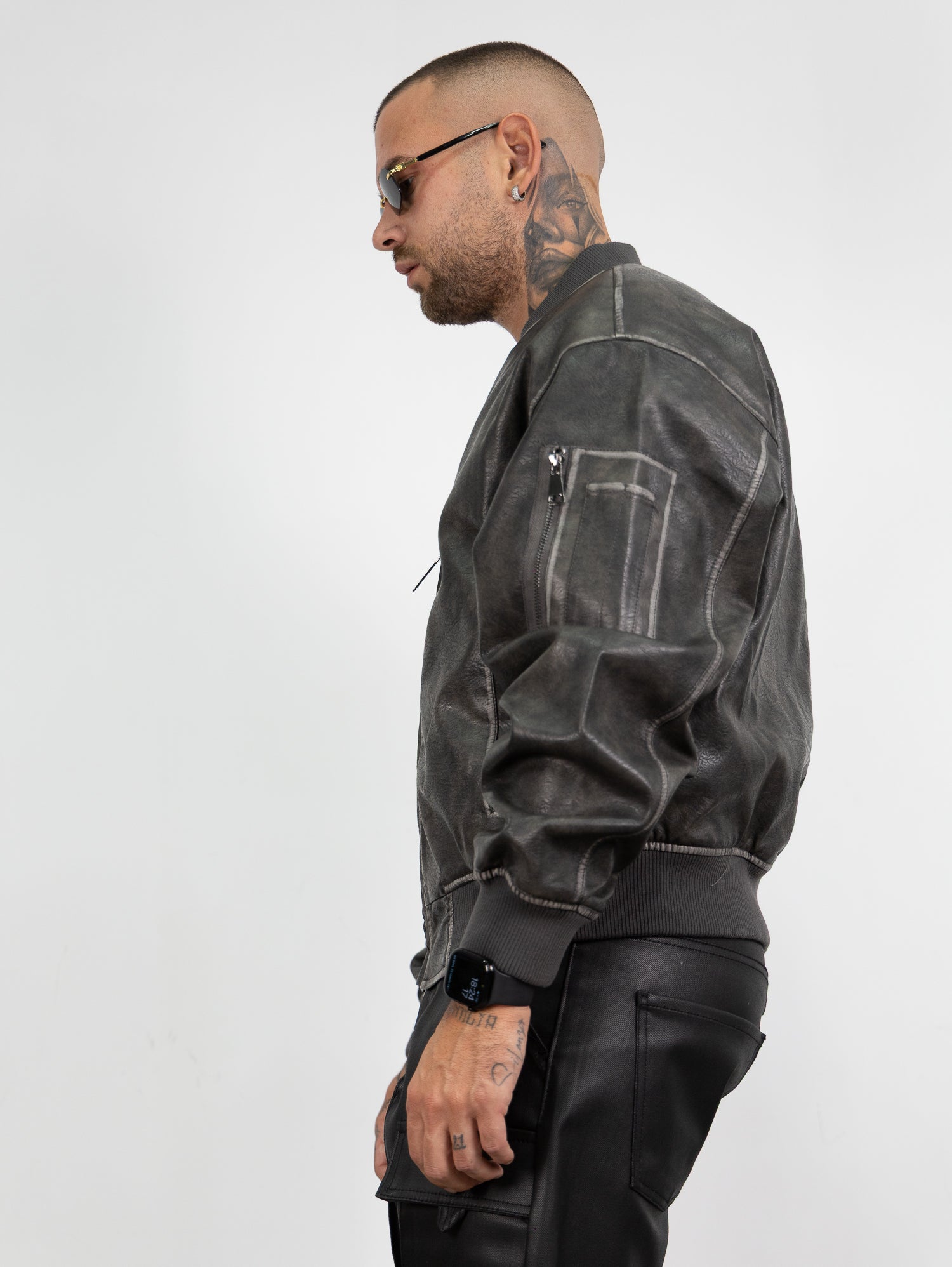 Bomber grey skin