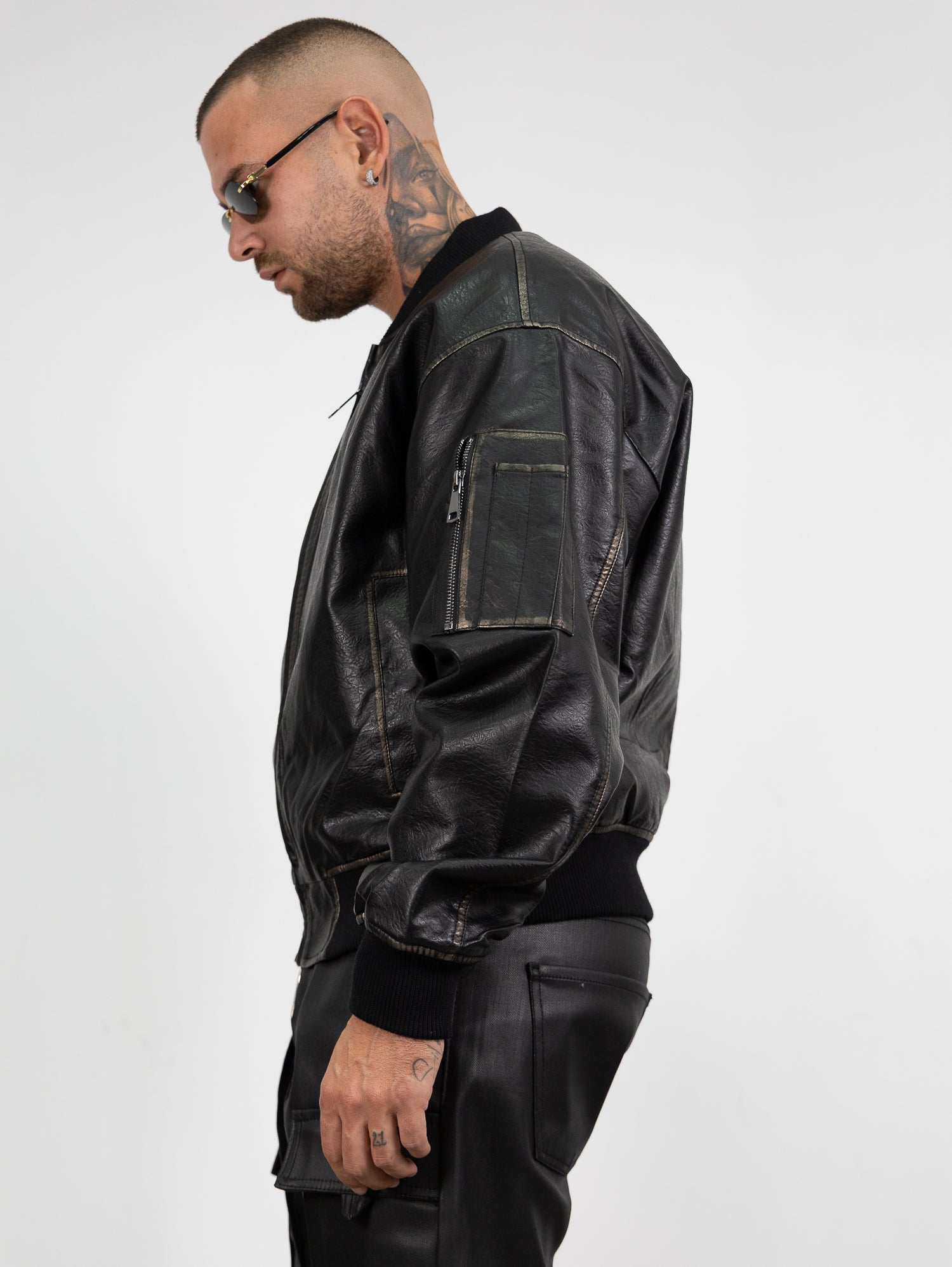 Bomber black skin