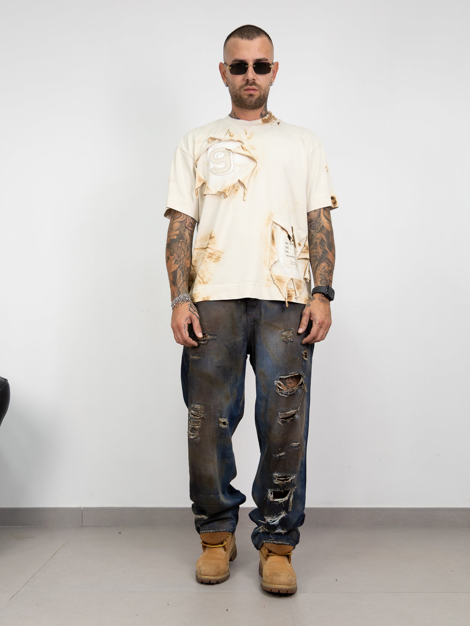 T-shirt bruciata con ricamo