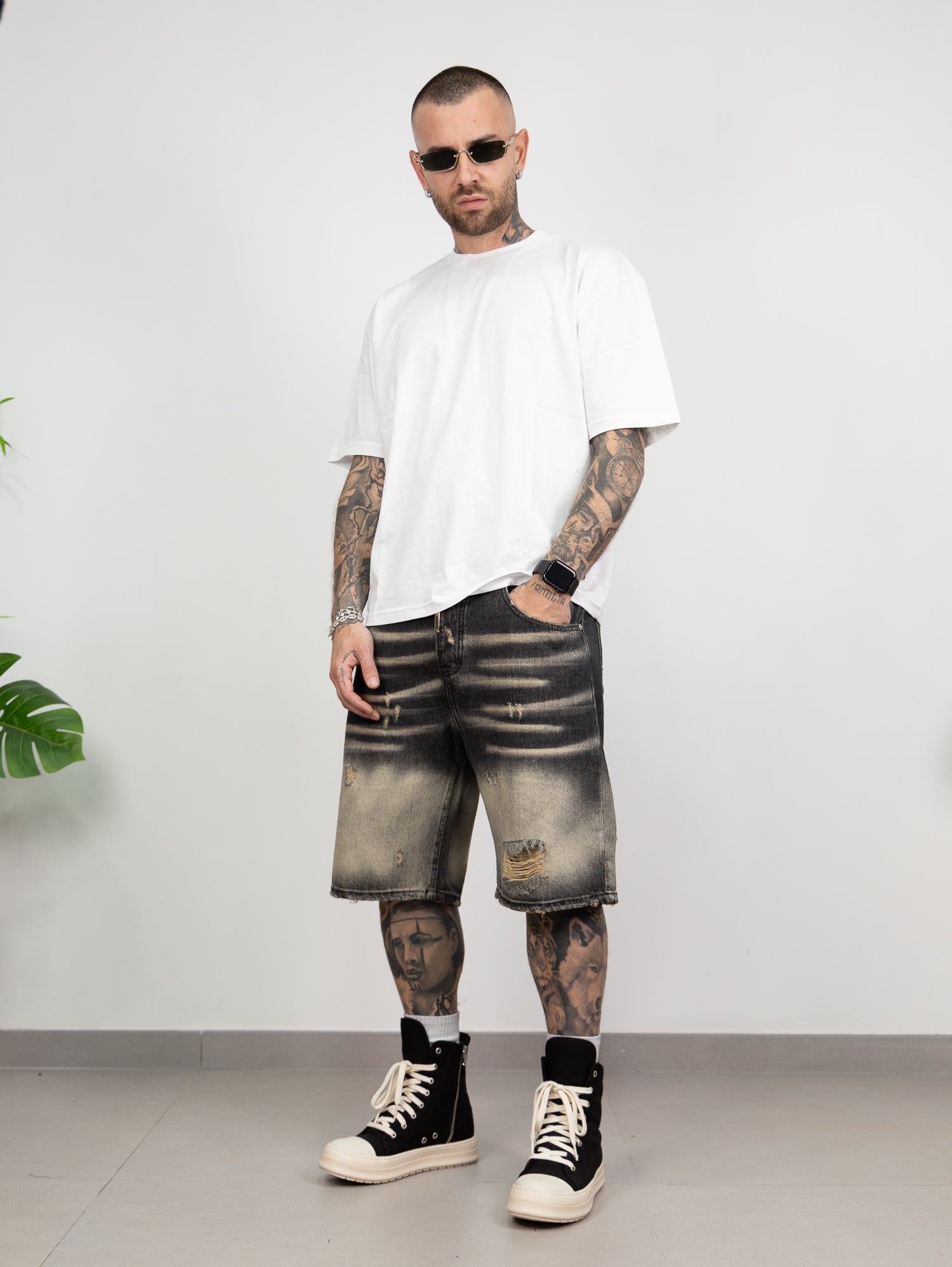 T-shirt empty x