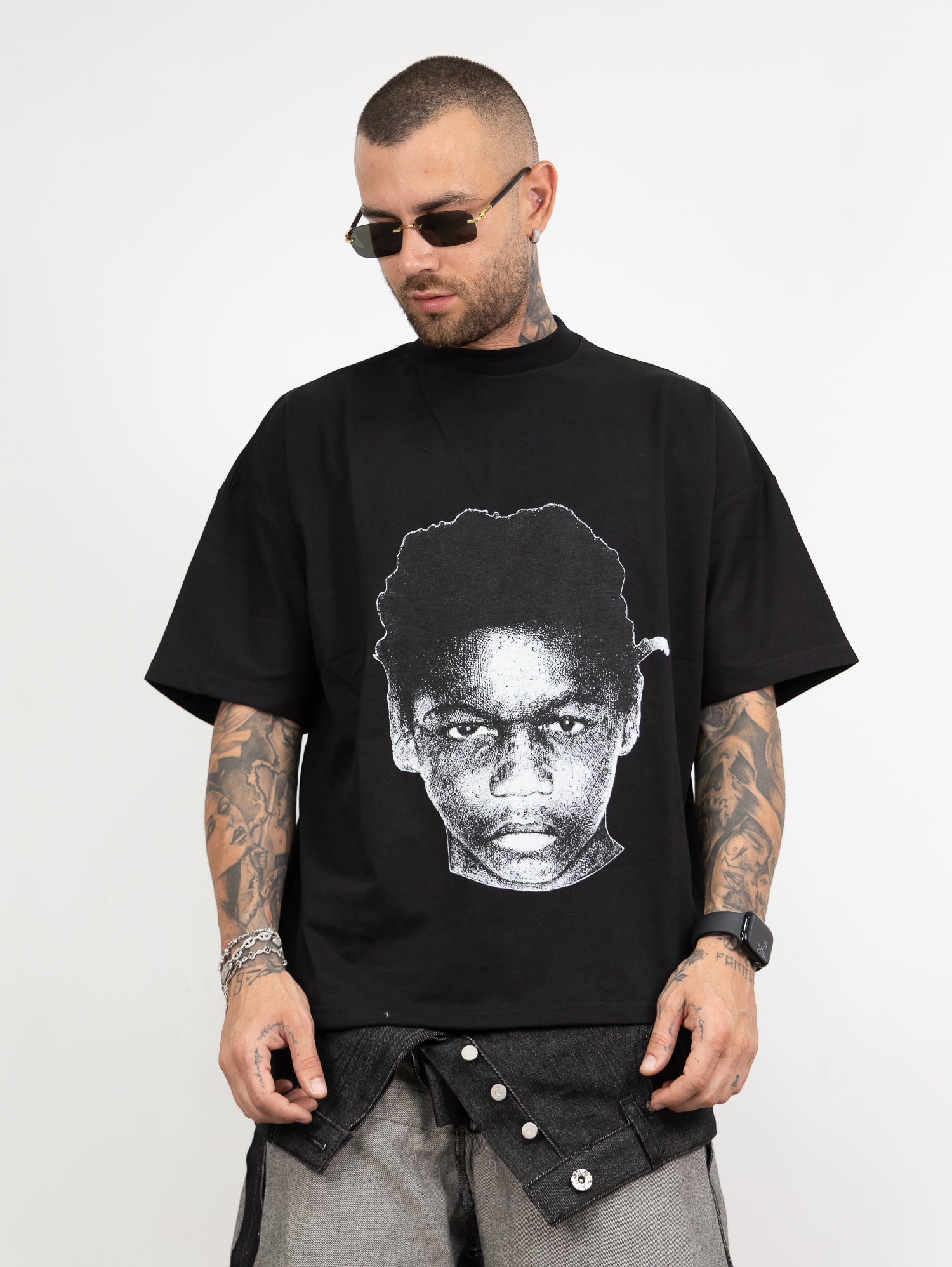 T-shirt face contrast