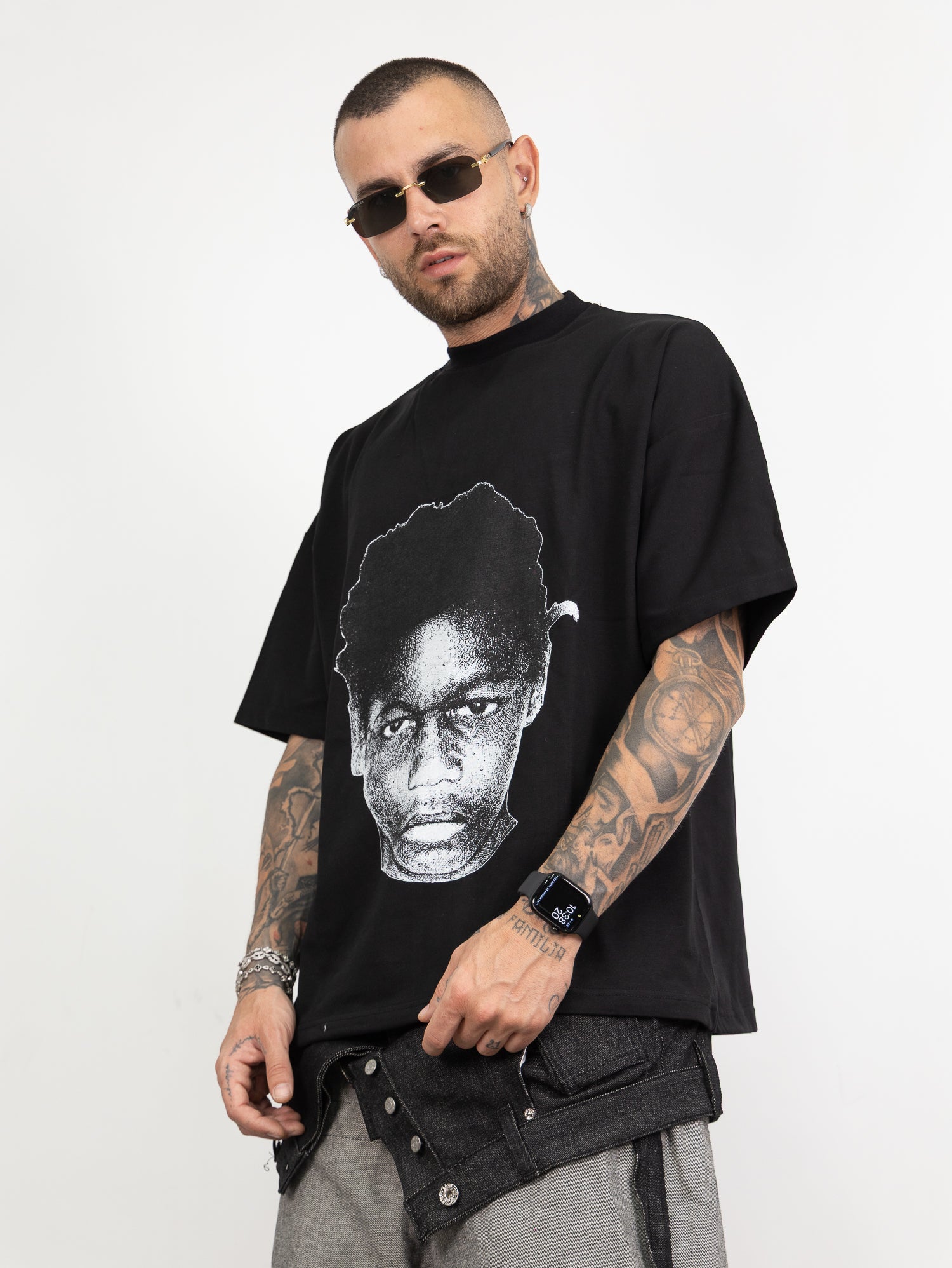 T-shirt face contrast