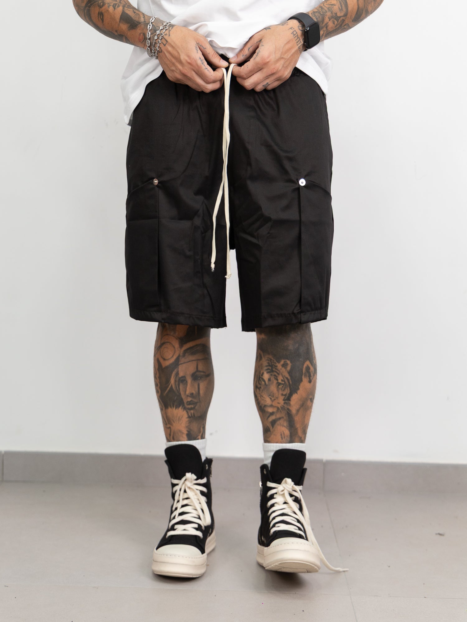 Bermuda circus black