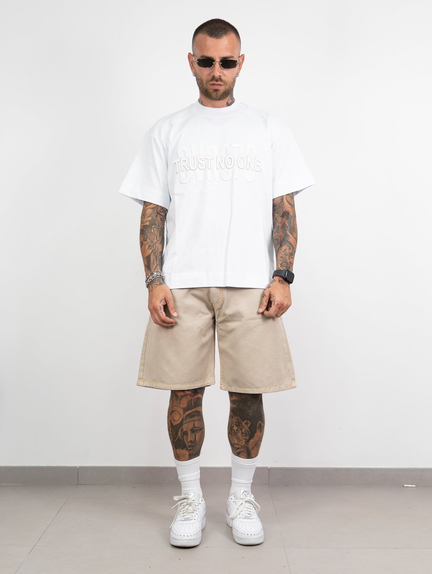 T-shirt trust no one