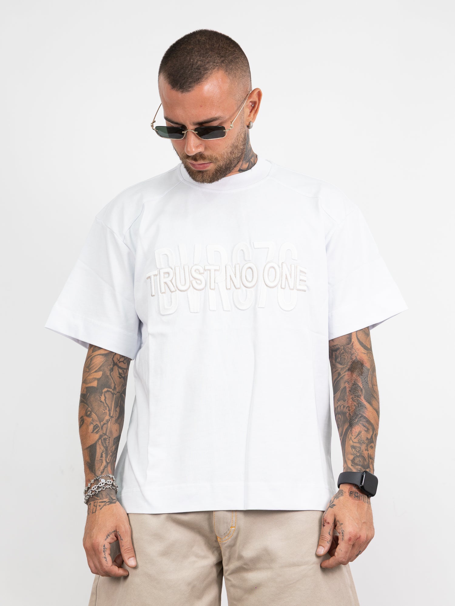 T-shirt trust no one