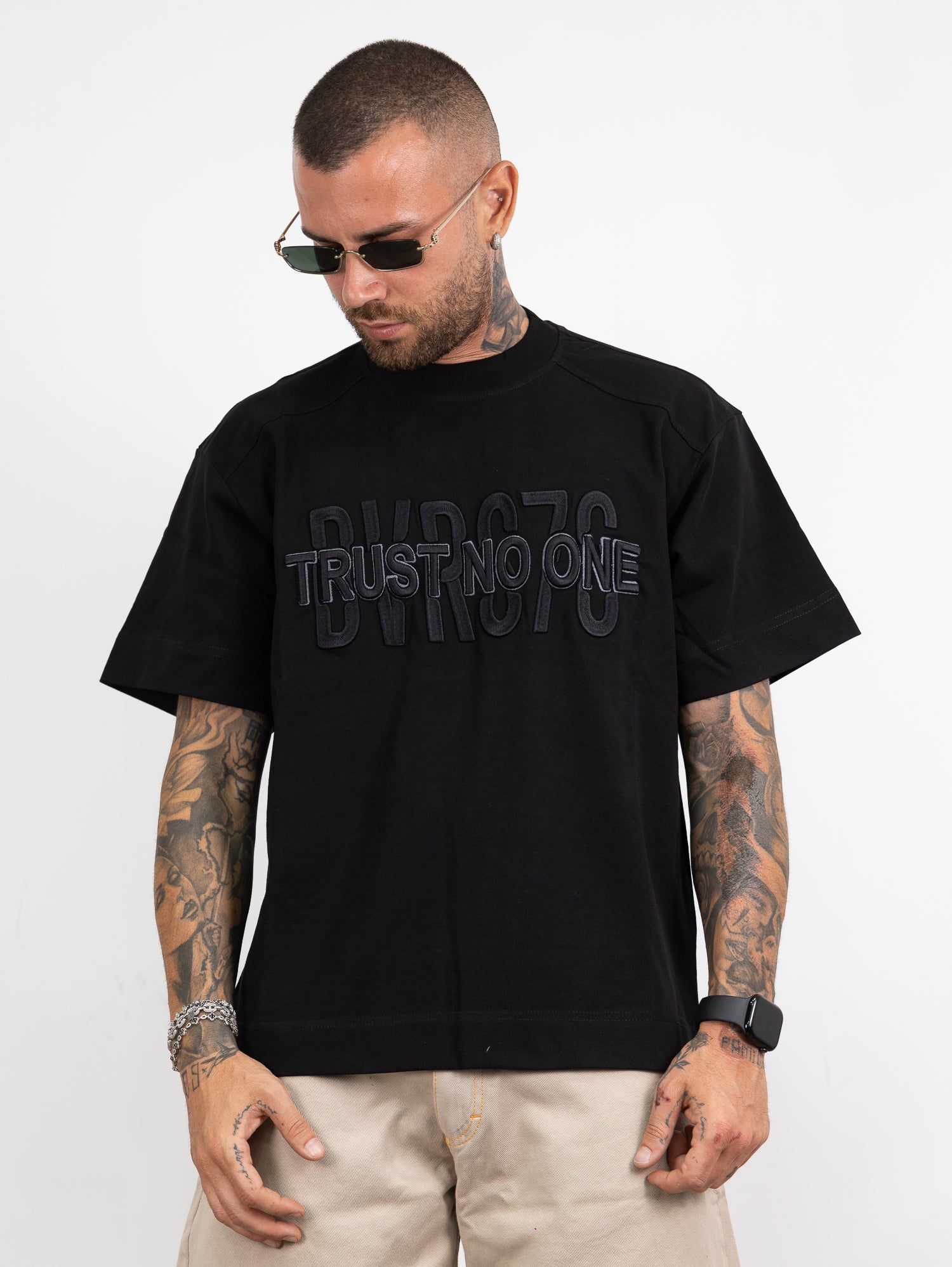 T-shirt trust no one