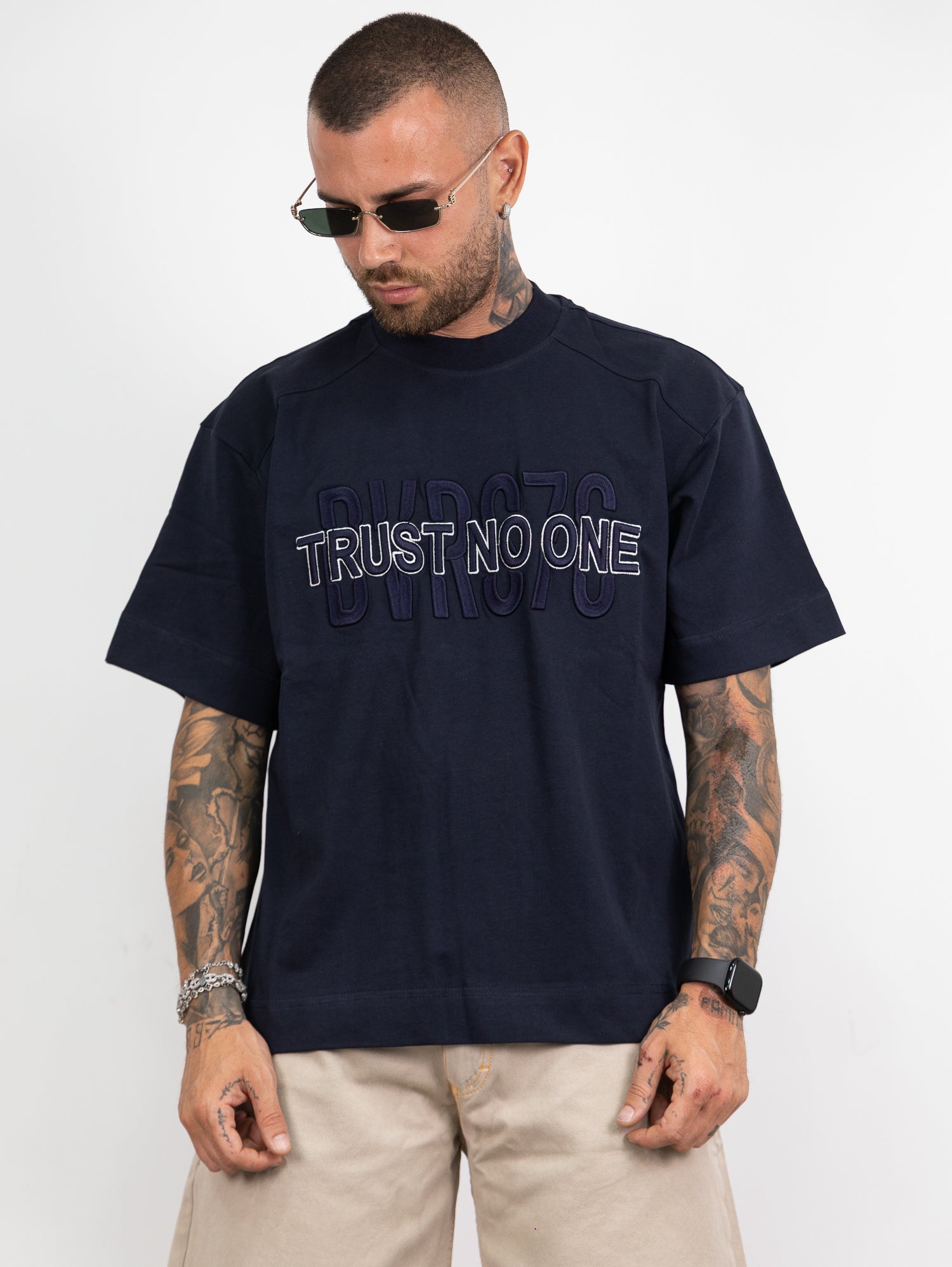 T-shirt trust no one