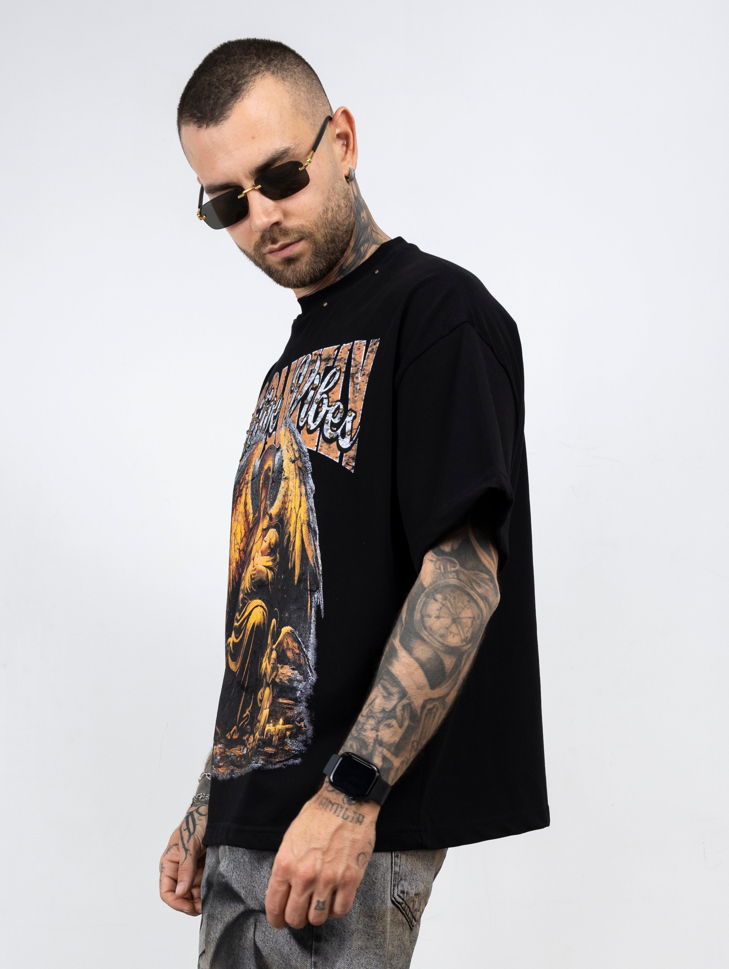 T-shirt vibes borchie