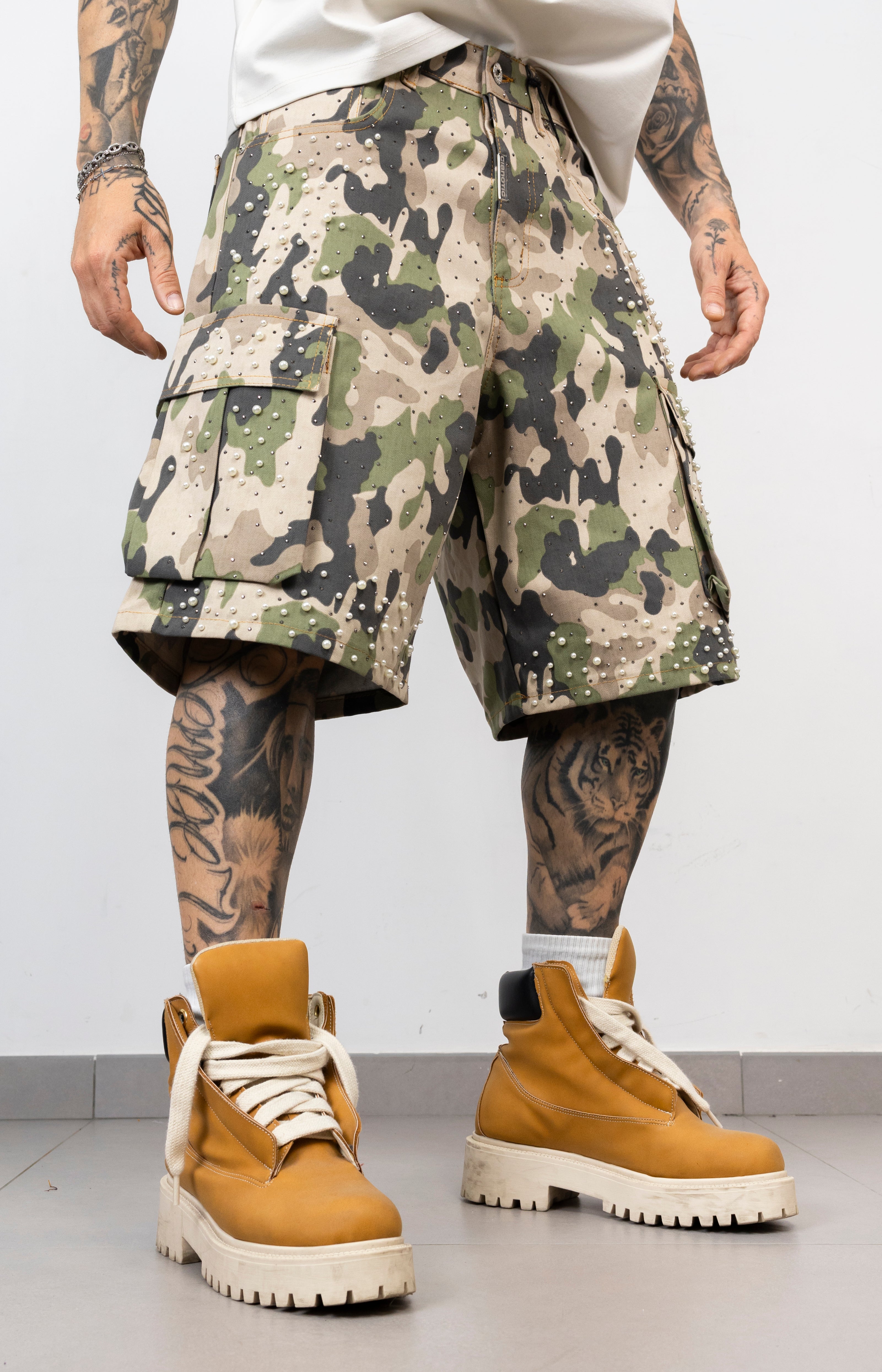Bermuda Cargo Camouflage con Borchie