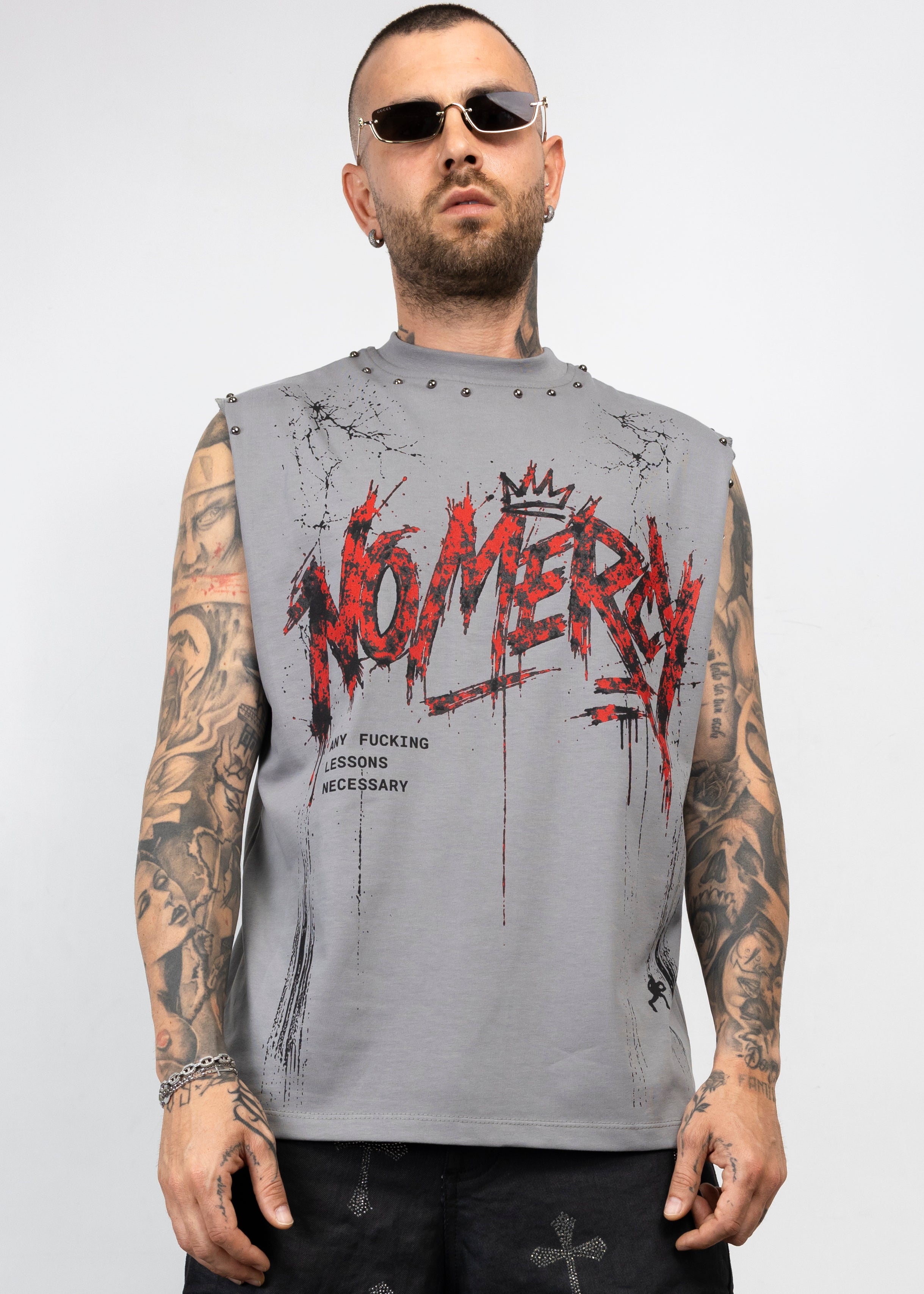 T-Shirt Smanicata No Mercy con Borchie