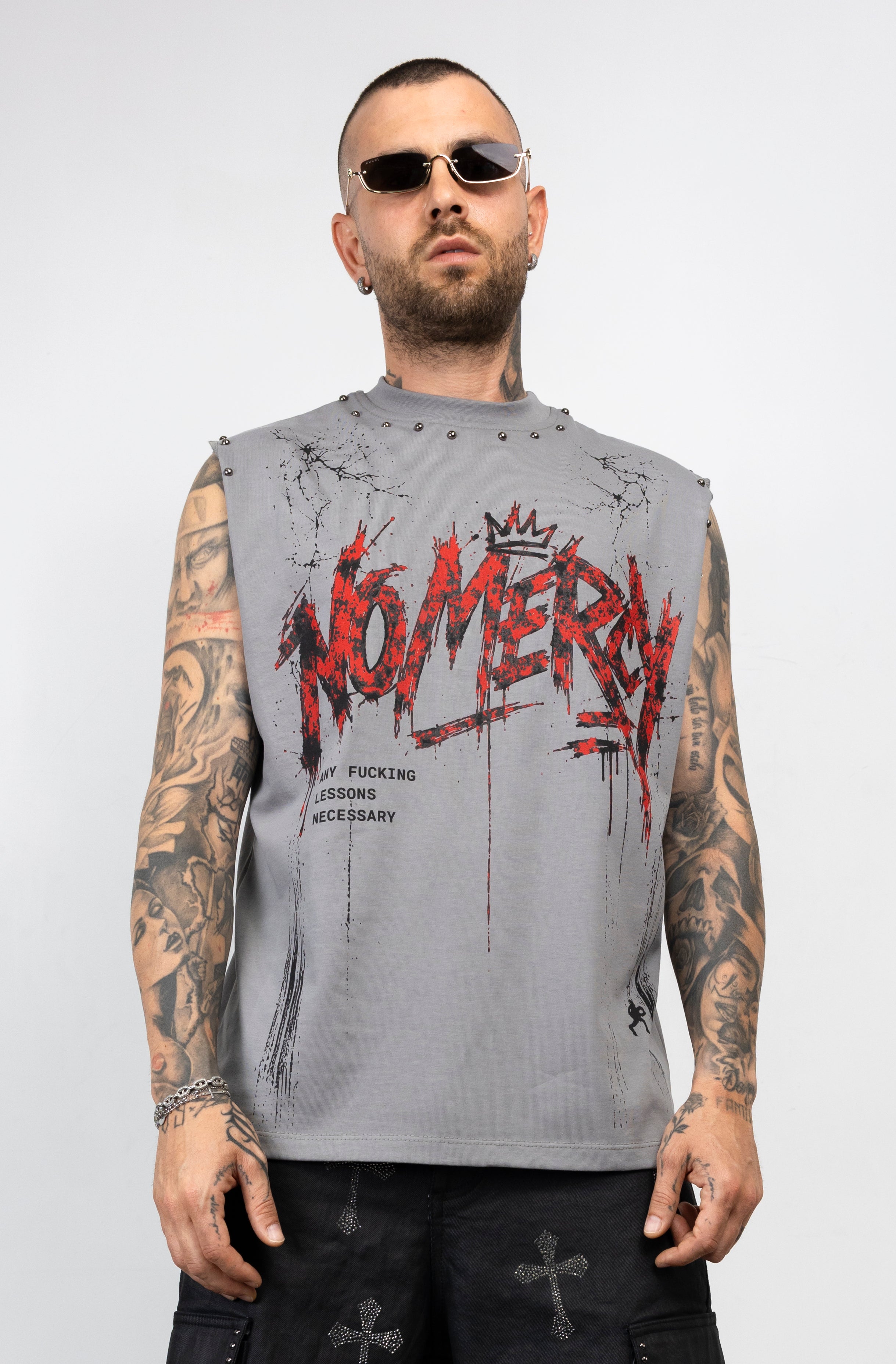 T-Shirt Smanicata No Mercy con Borchie