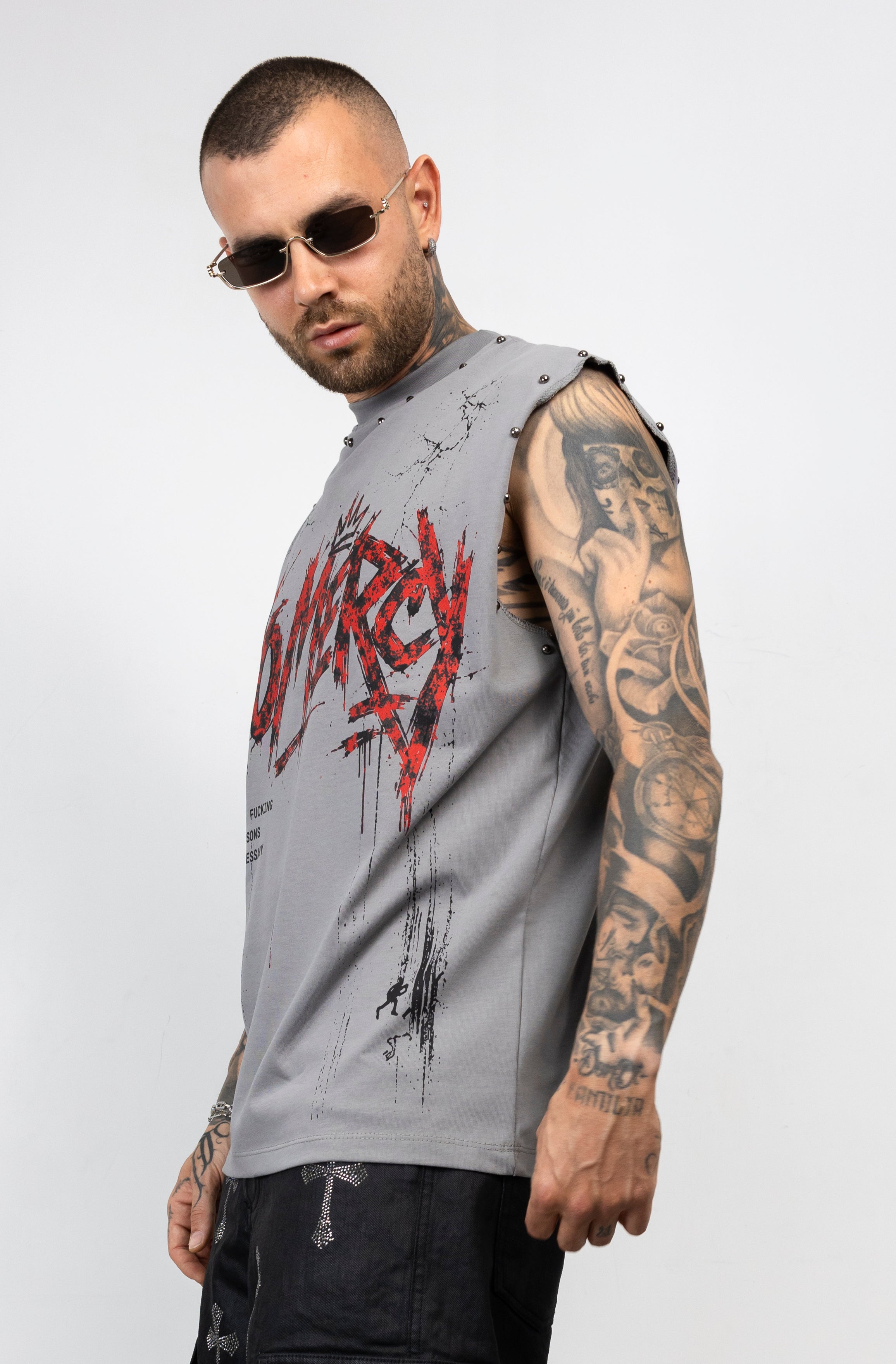T-Shirt Smanicata No Mercy con Borchie