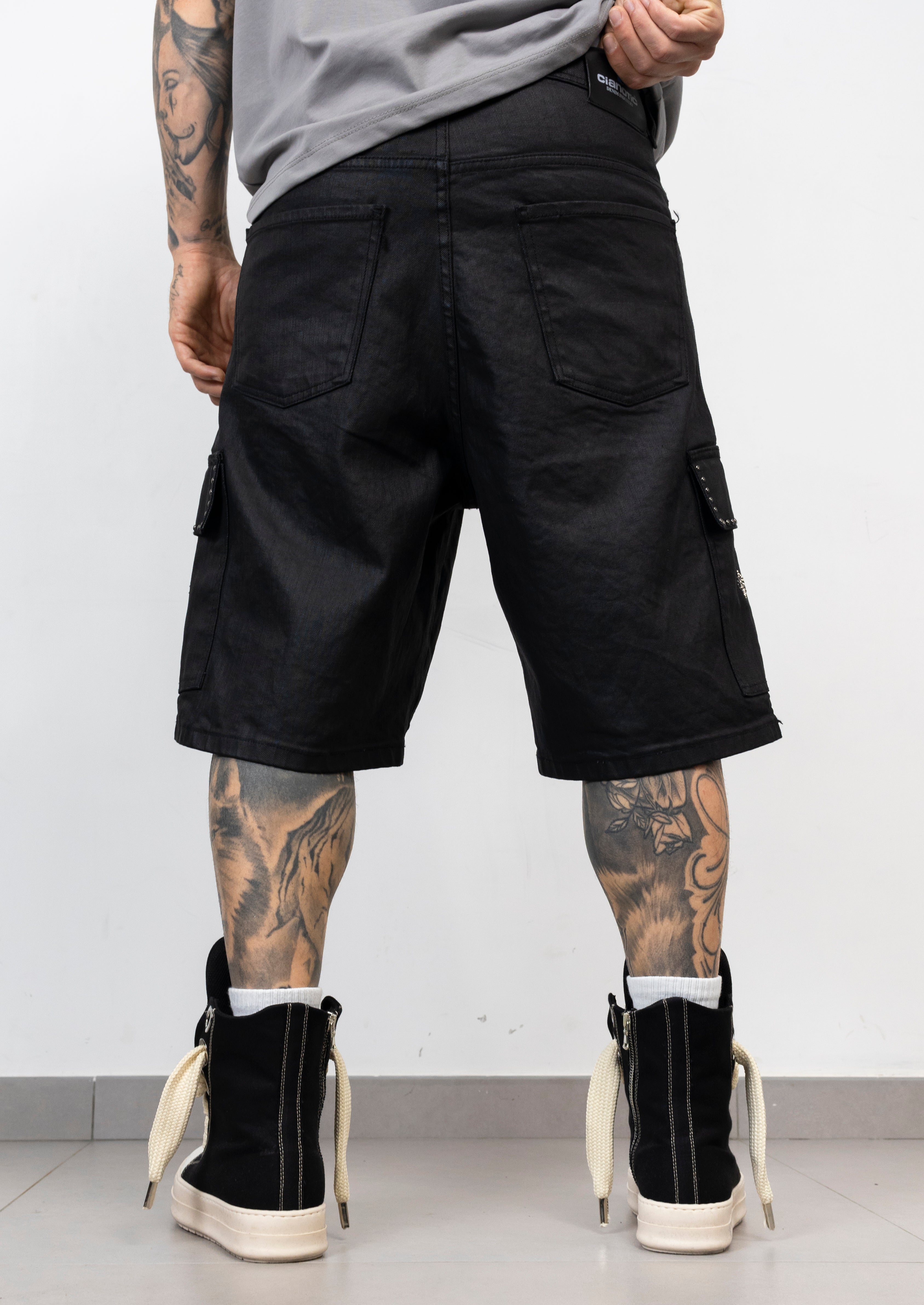 Bermuda Cargo Nero Spalmato con Croci Strass