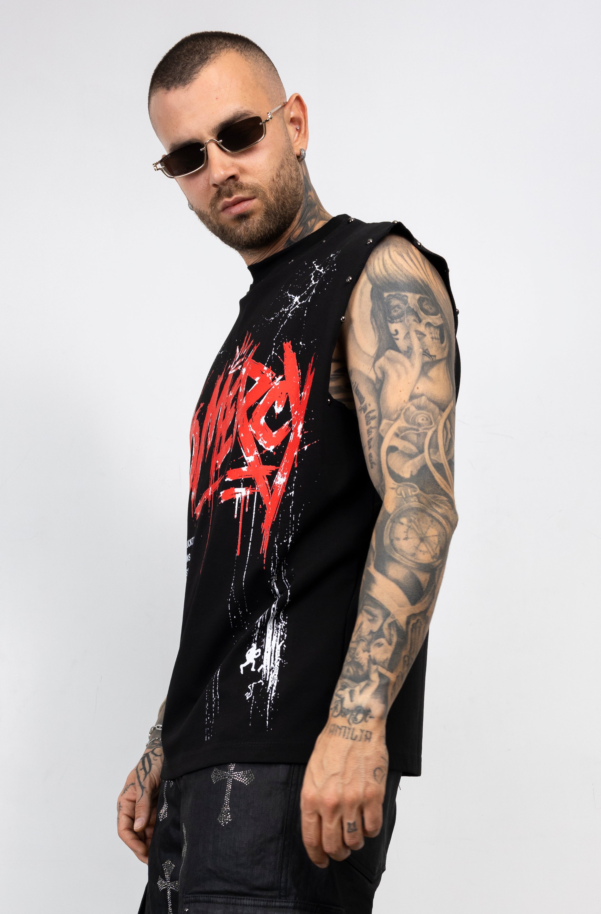 T-Shirt Smanicata No Mercy con Borchie