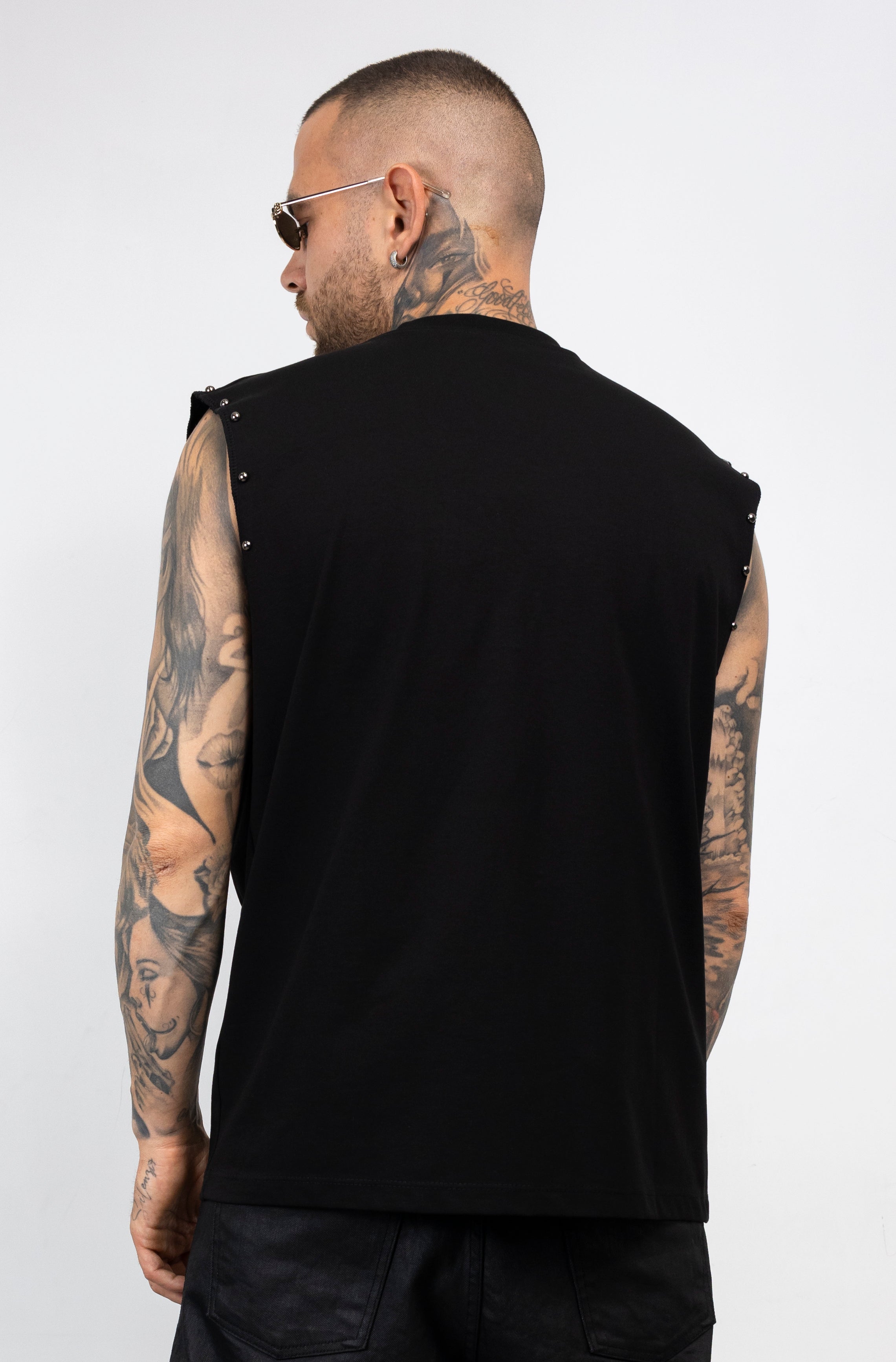 T-Shirt Smanicata No Mercy con Borchie
