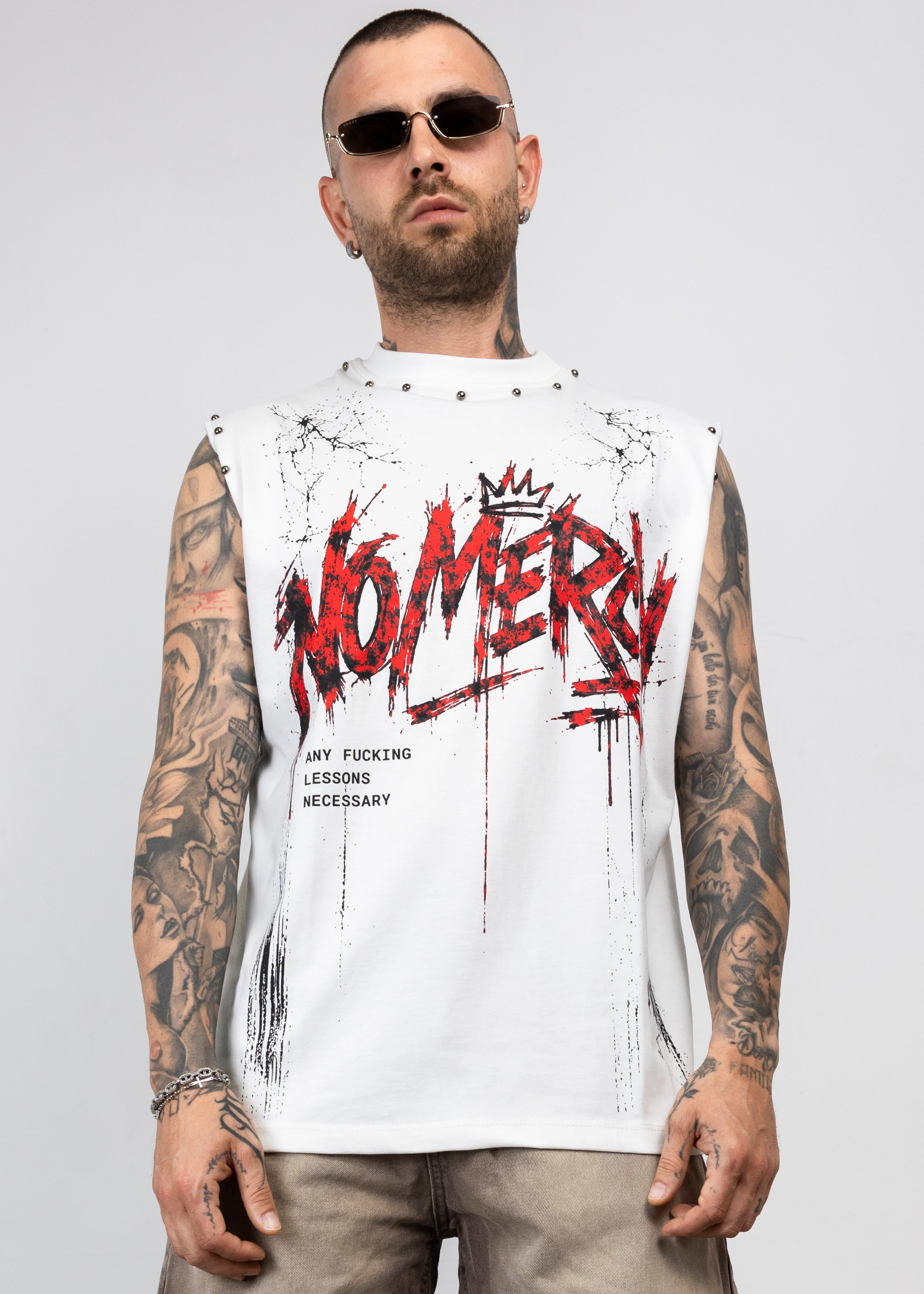 T-Shirt Smanicata No Mercy con Borchie
