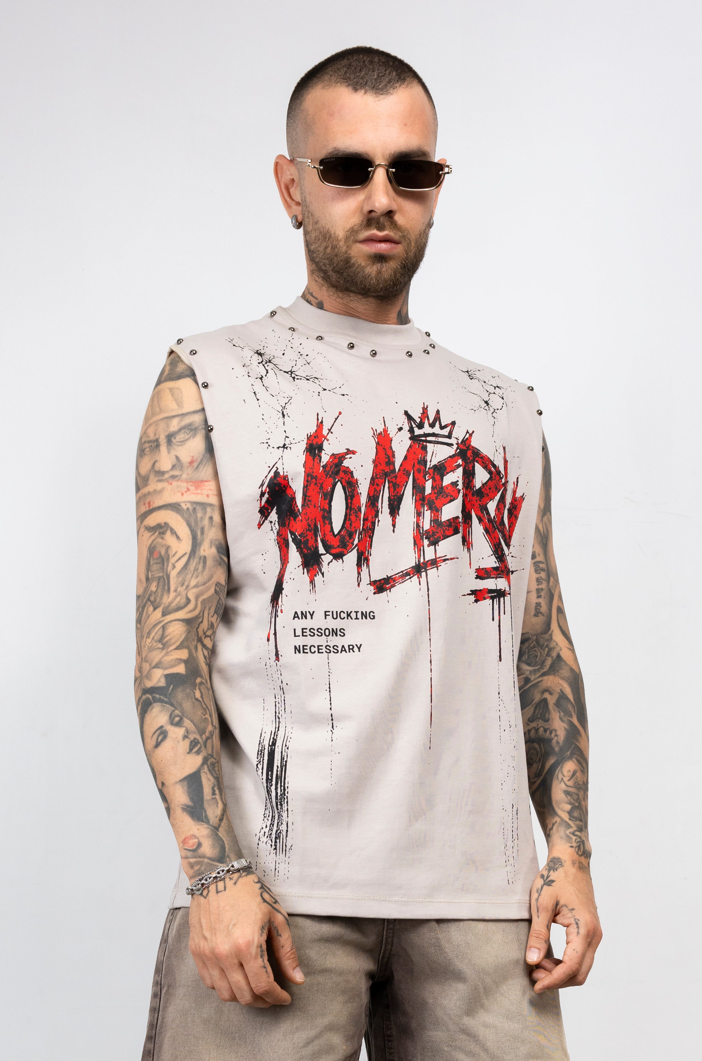 T-Shirt Smanicata No Mercy con Borchie