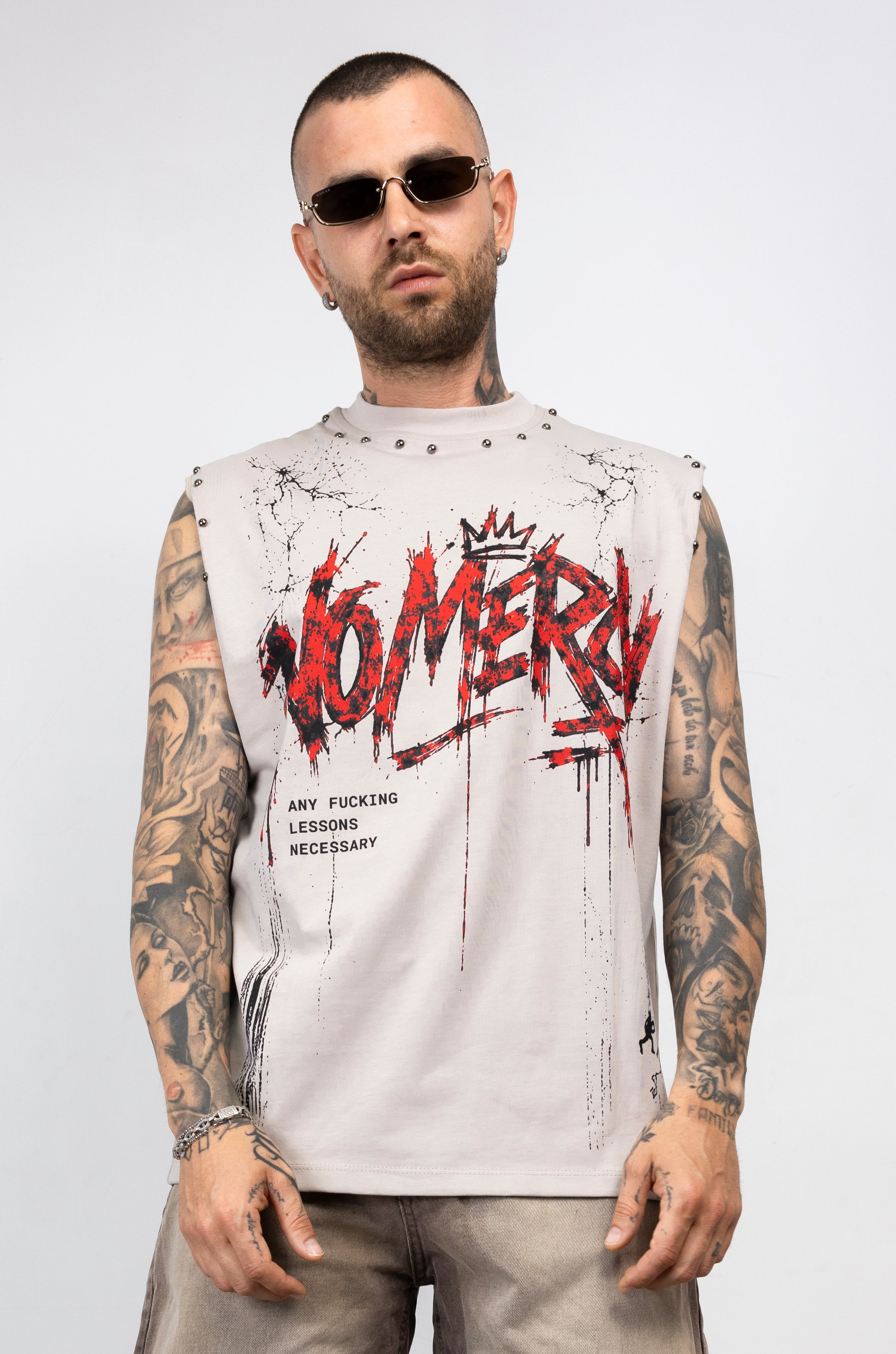 T-Shirt Smanicata No Mercy con Borchie