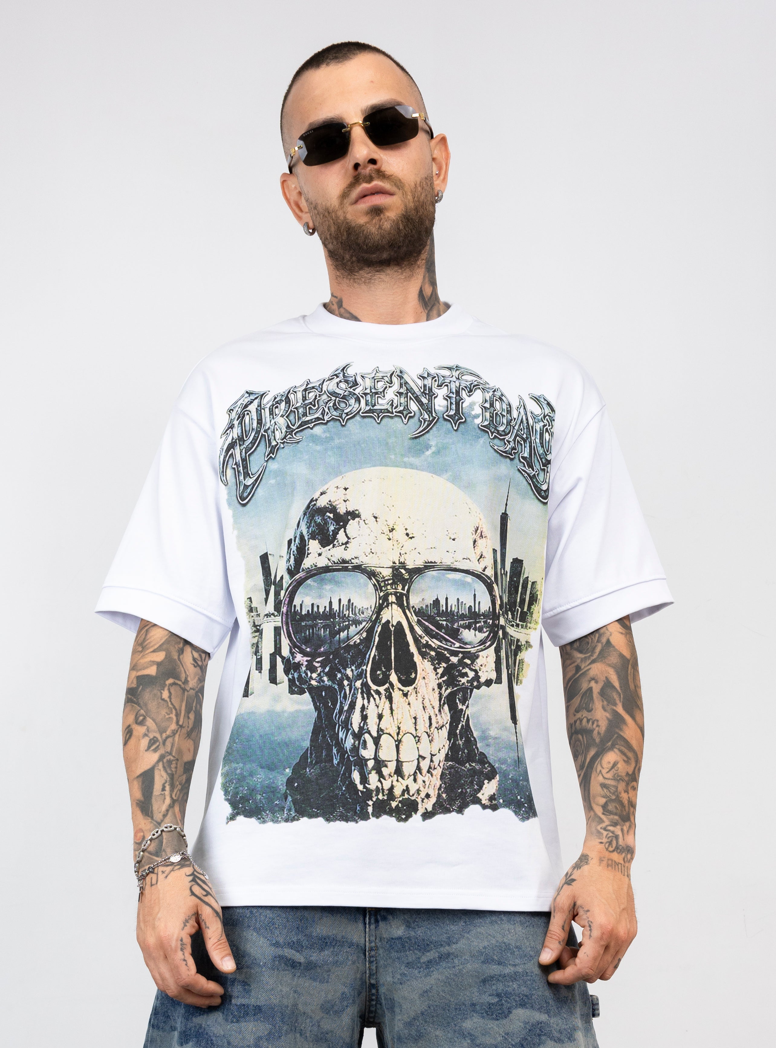 T-Shirt Oversize Present Day Skull Graphic