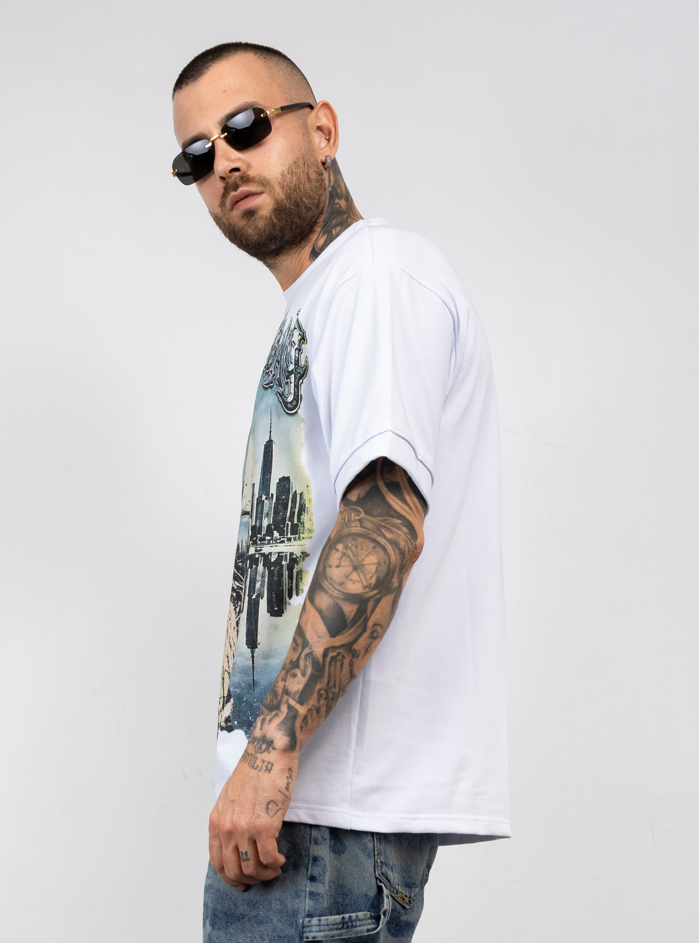 T-Shirt Oversize Present Day Skull Graphic