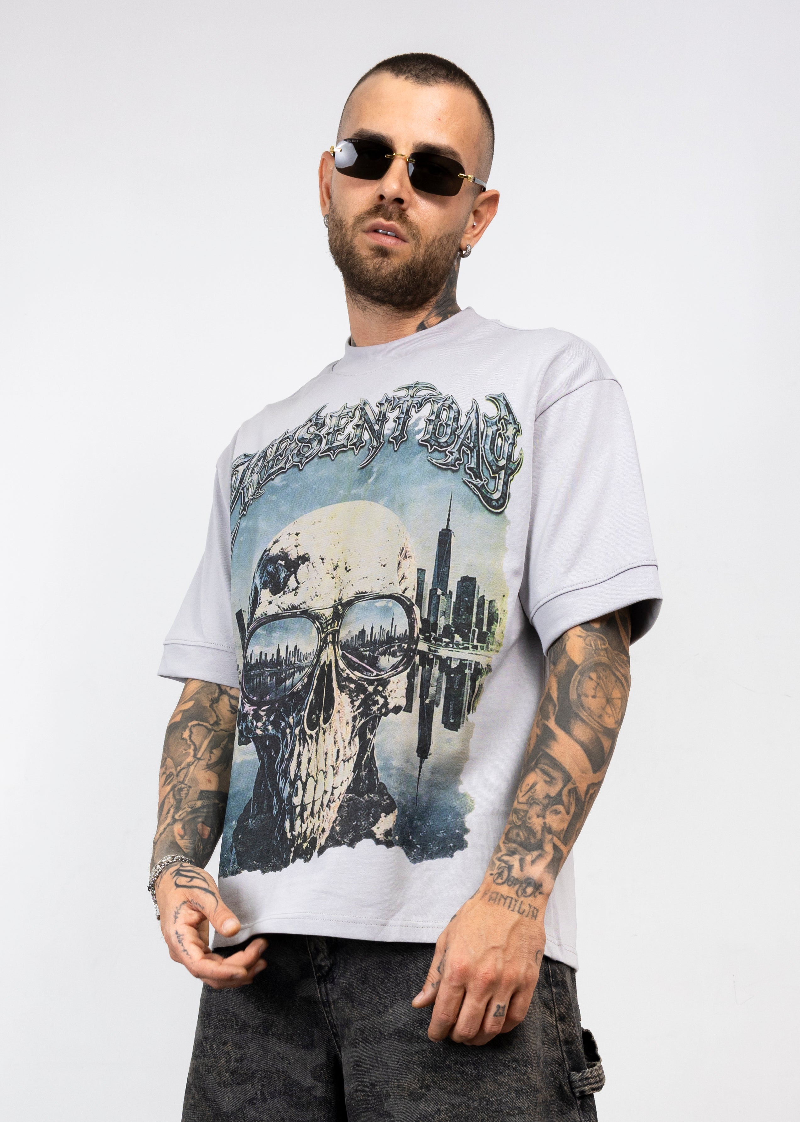 T-Shirt Oversize Present Day Skull Graphic
